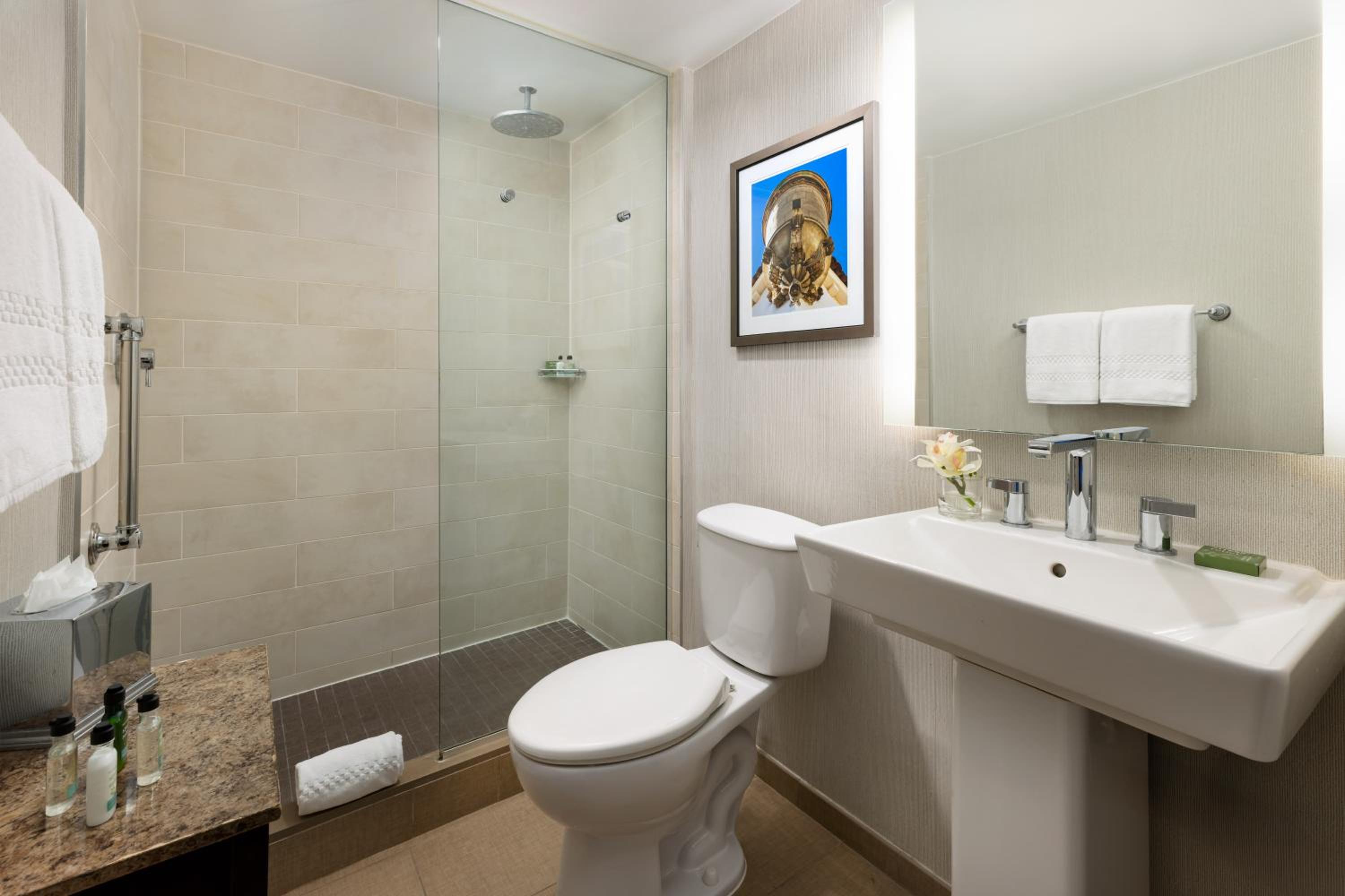 Suite: Three-Bedroom - Photo 4