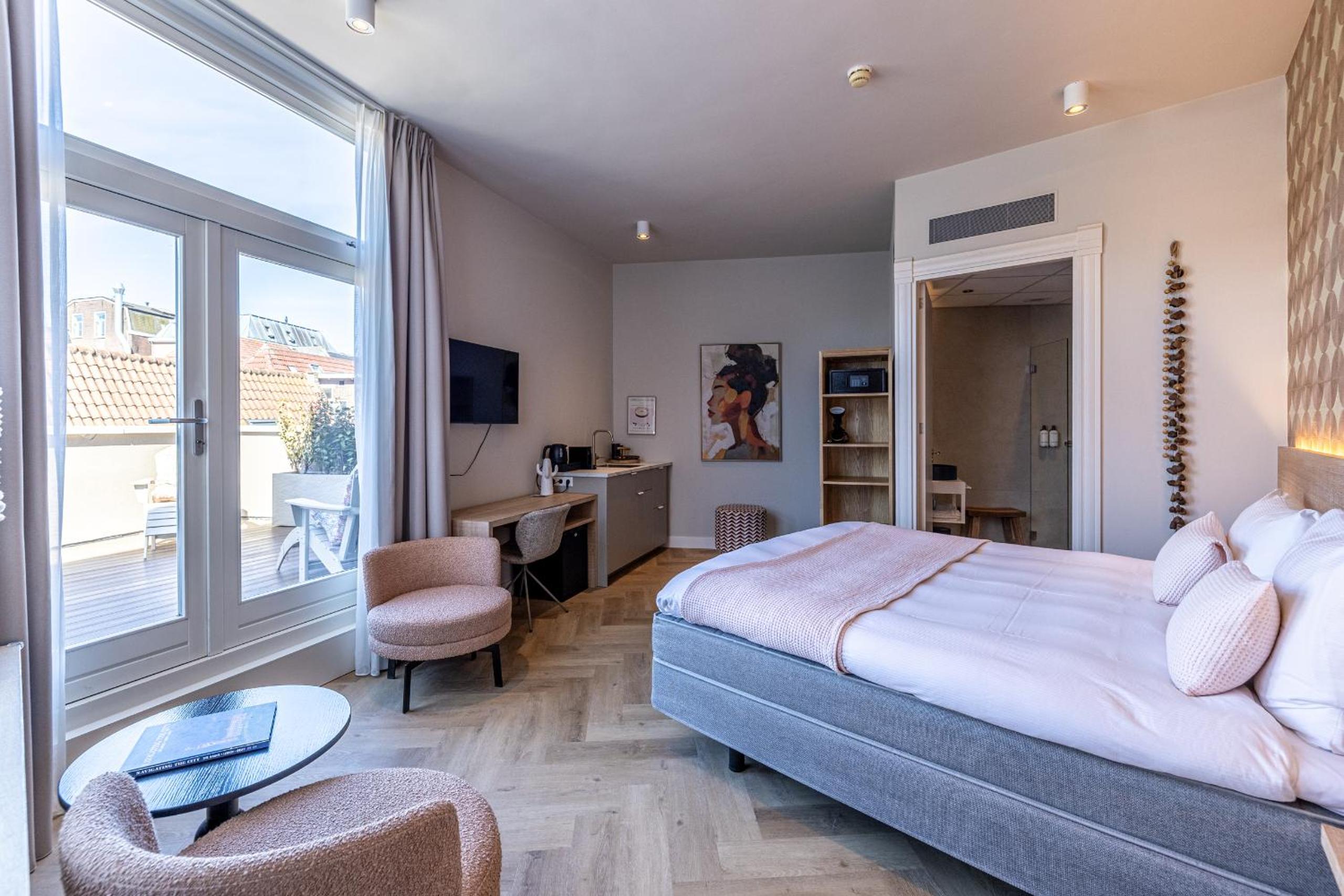 Studio with Balcony