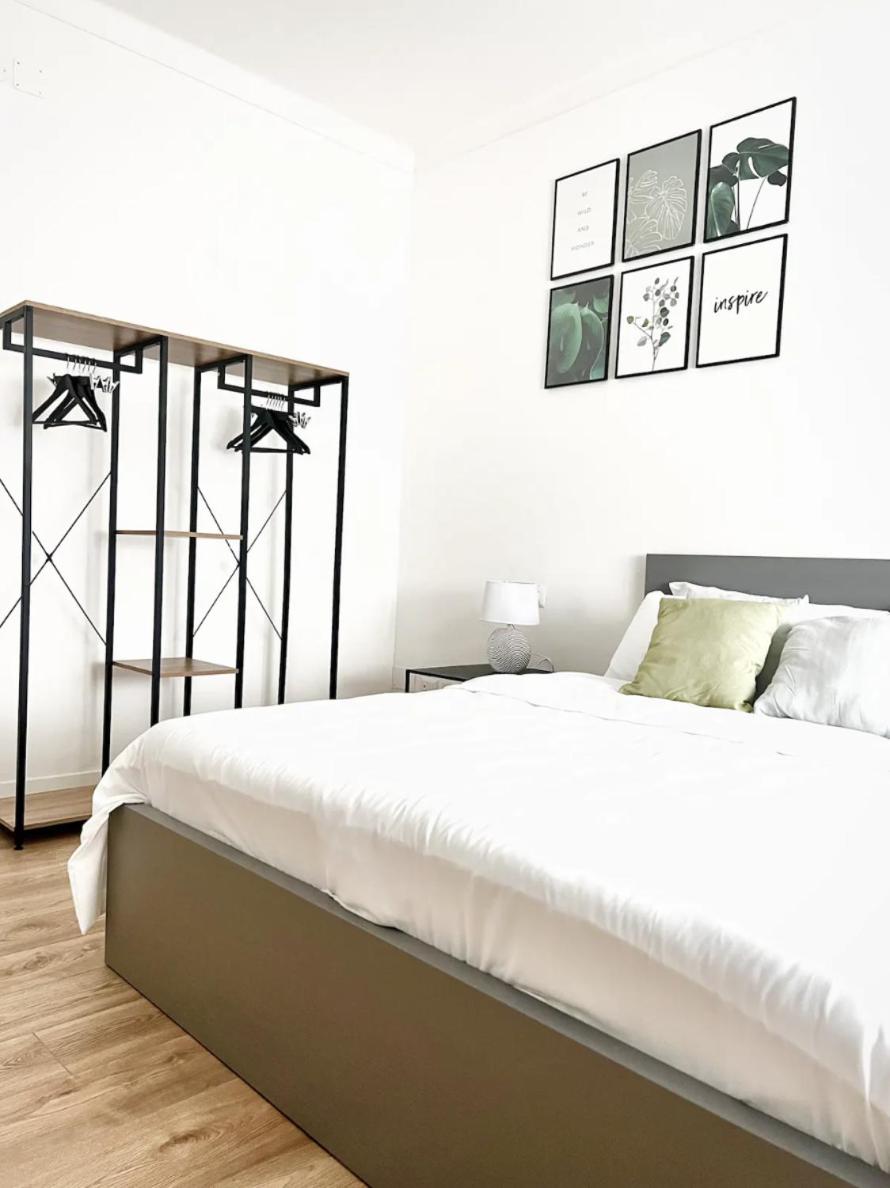 Deluxe Room (2 Adults + 1 Child)