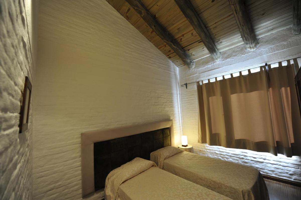 Twin Room with Shared Toilet photo 2