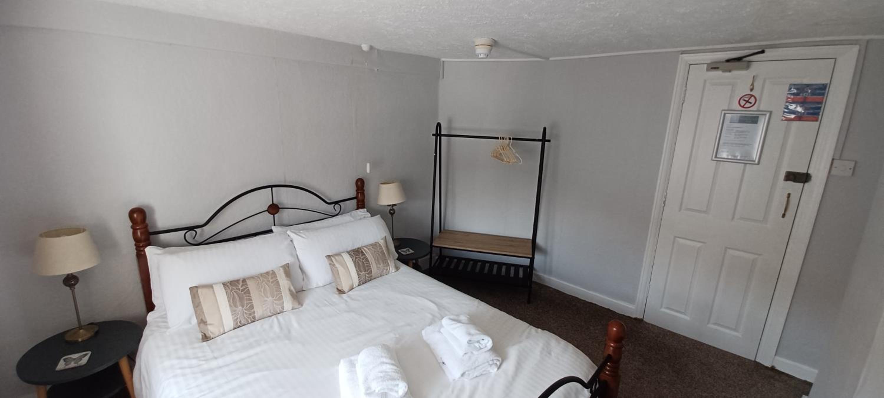 Double Room With Shared Bathroom photo 2