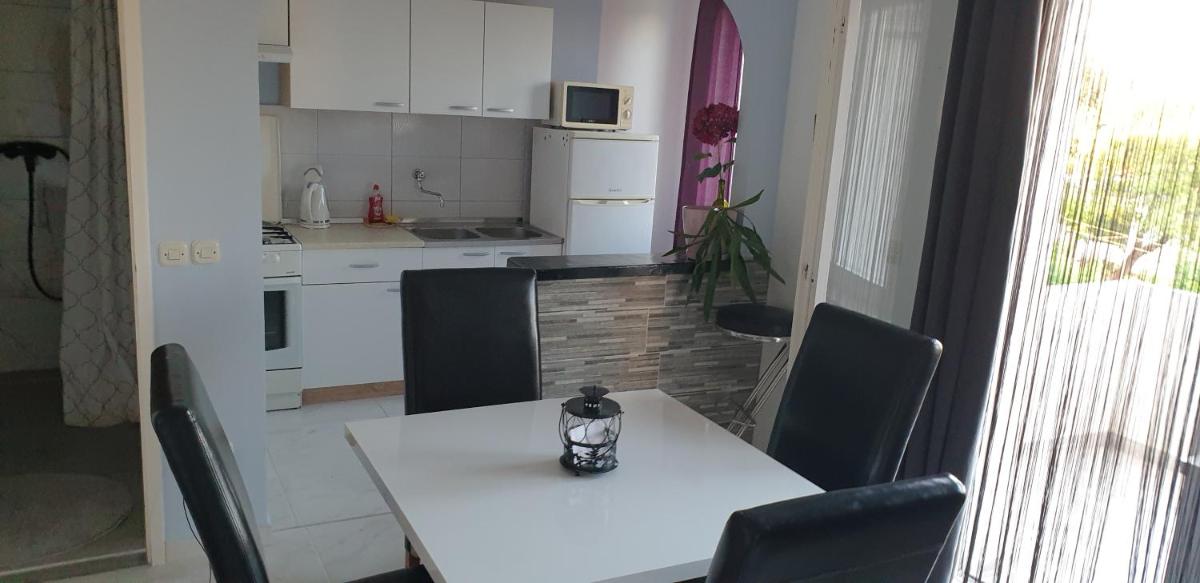 Apartment with Balcony - Photo 7