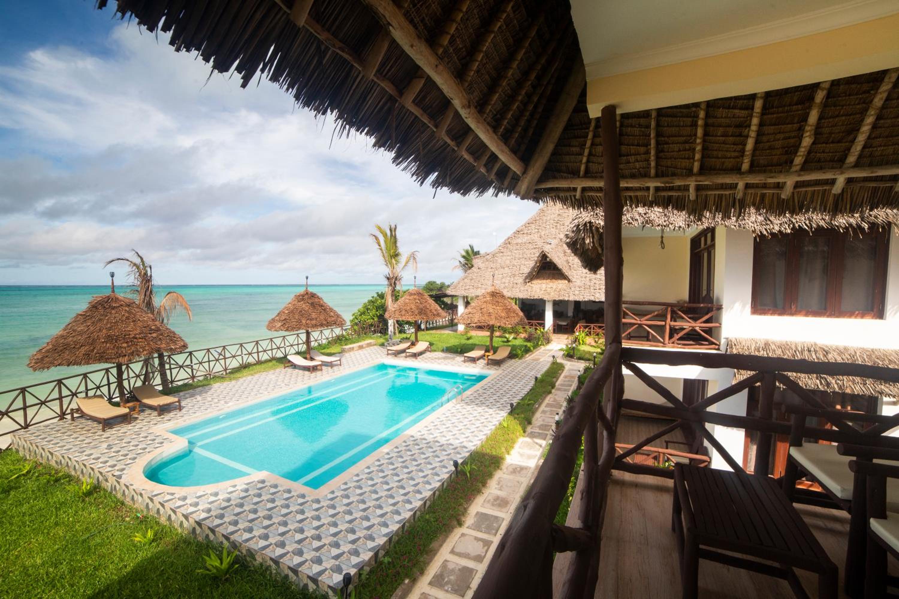 Double Room with Balcony and Sea View - Photo 3