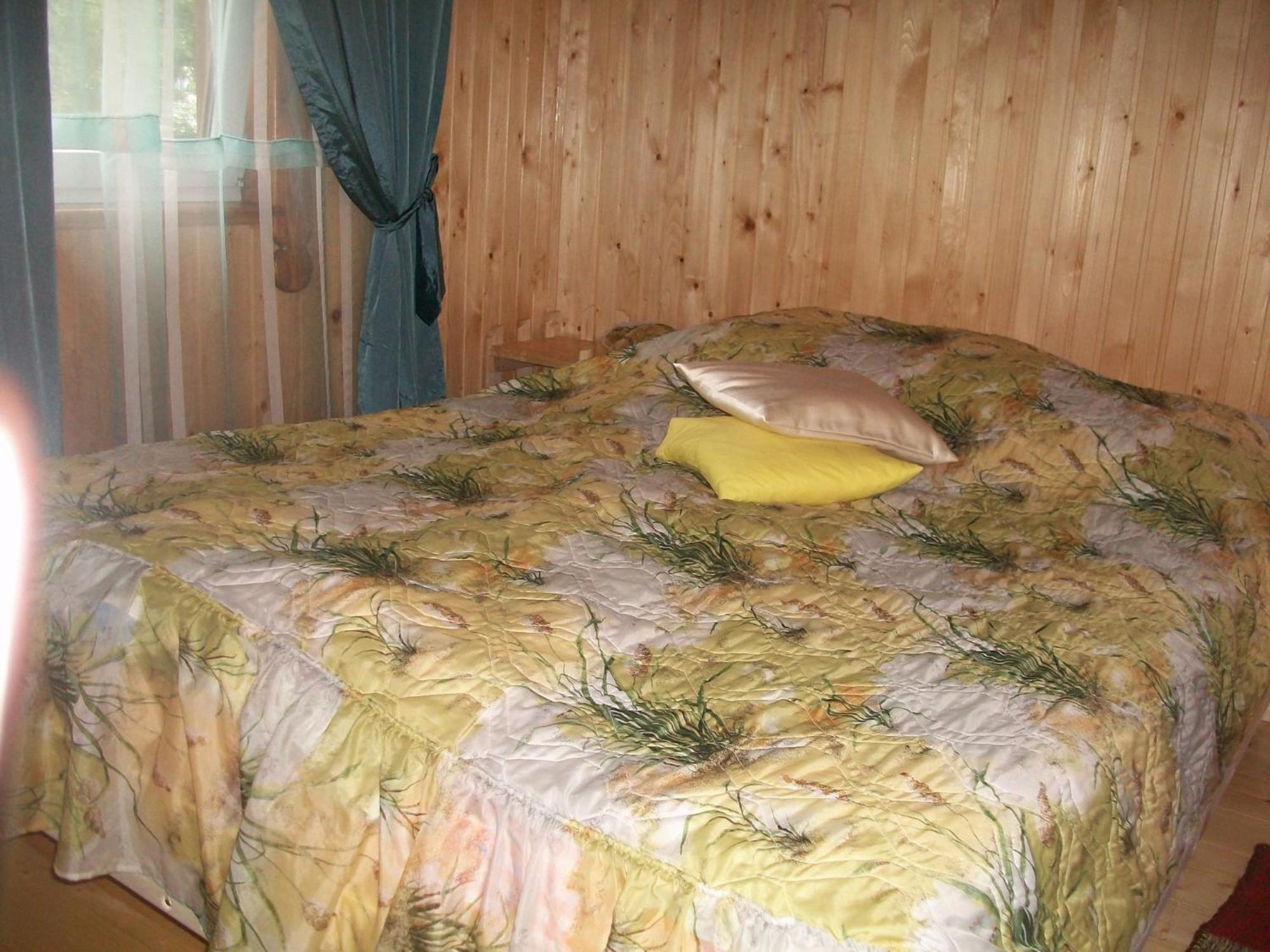 Five-Bedroom House photo 1