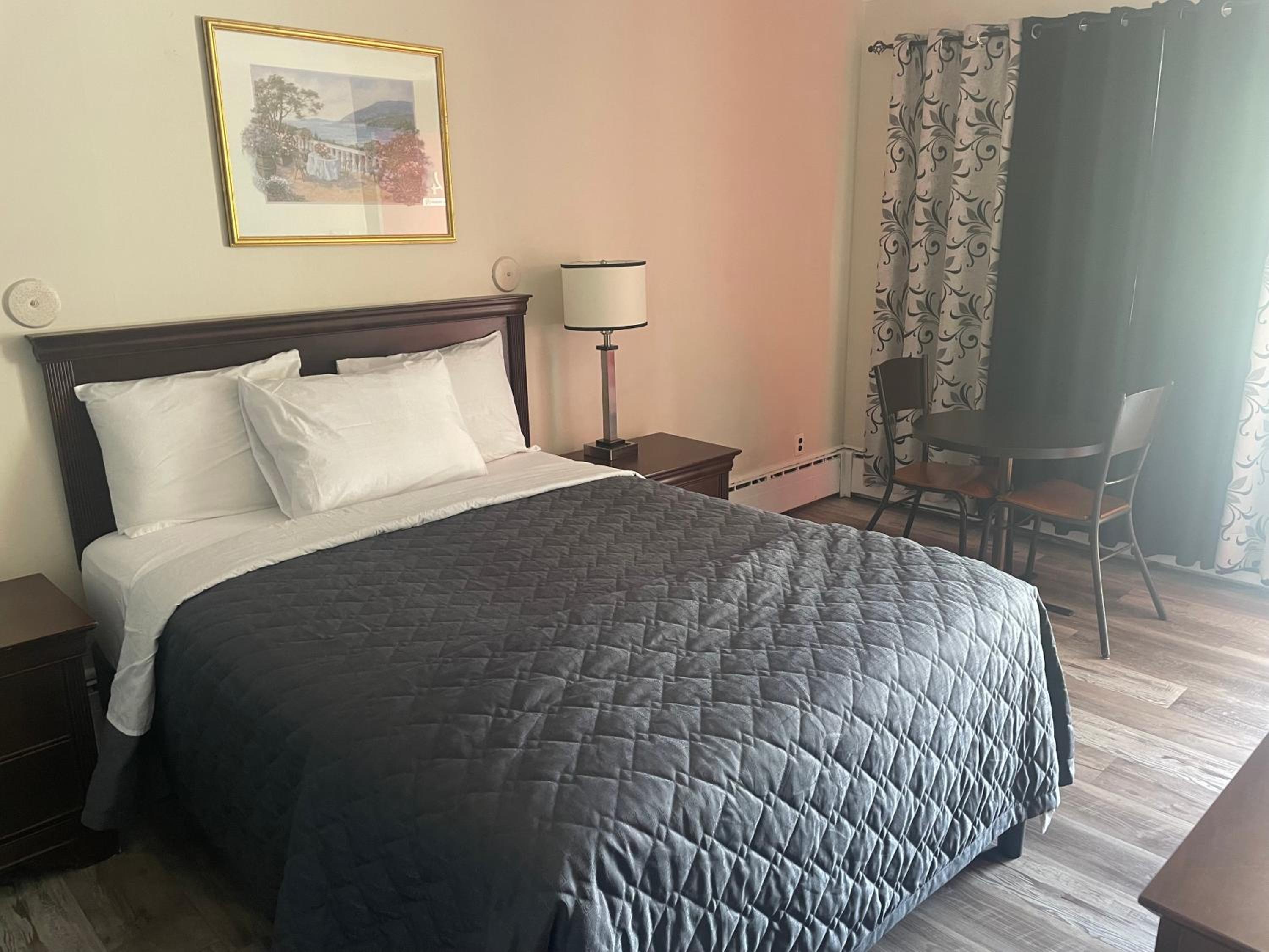 Deluxe Queen Room - Photo 5