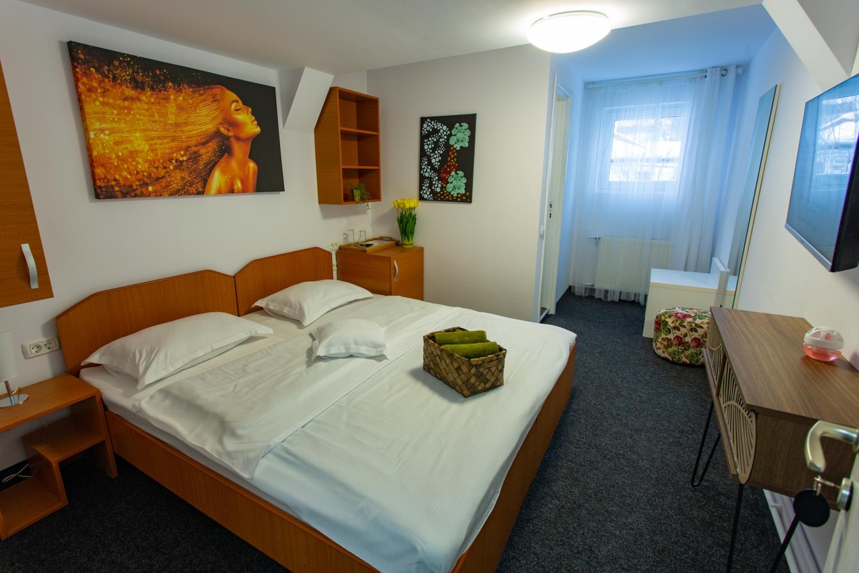 Double Room - Photo 1