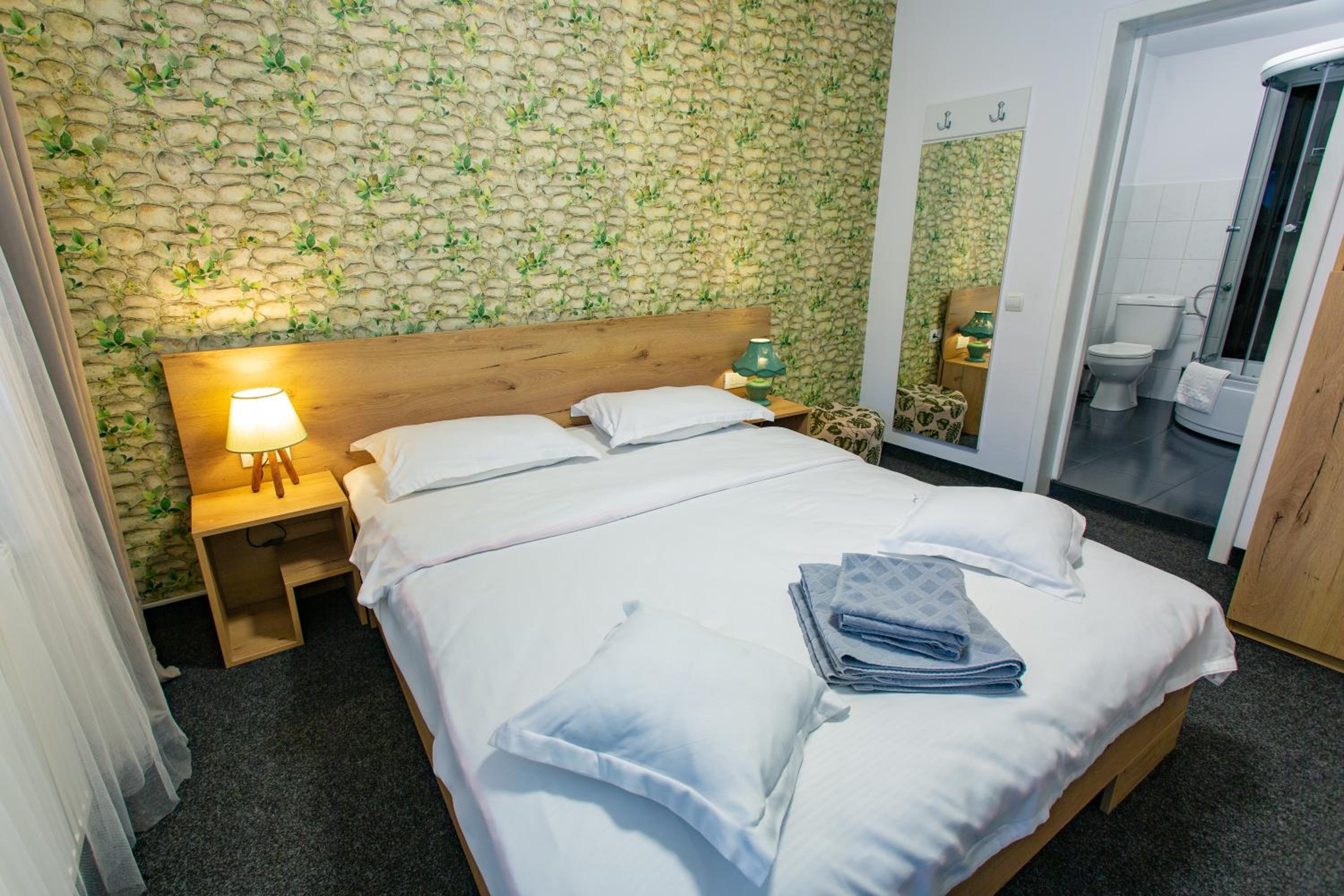 Double Room - Photo 7