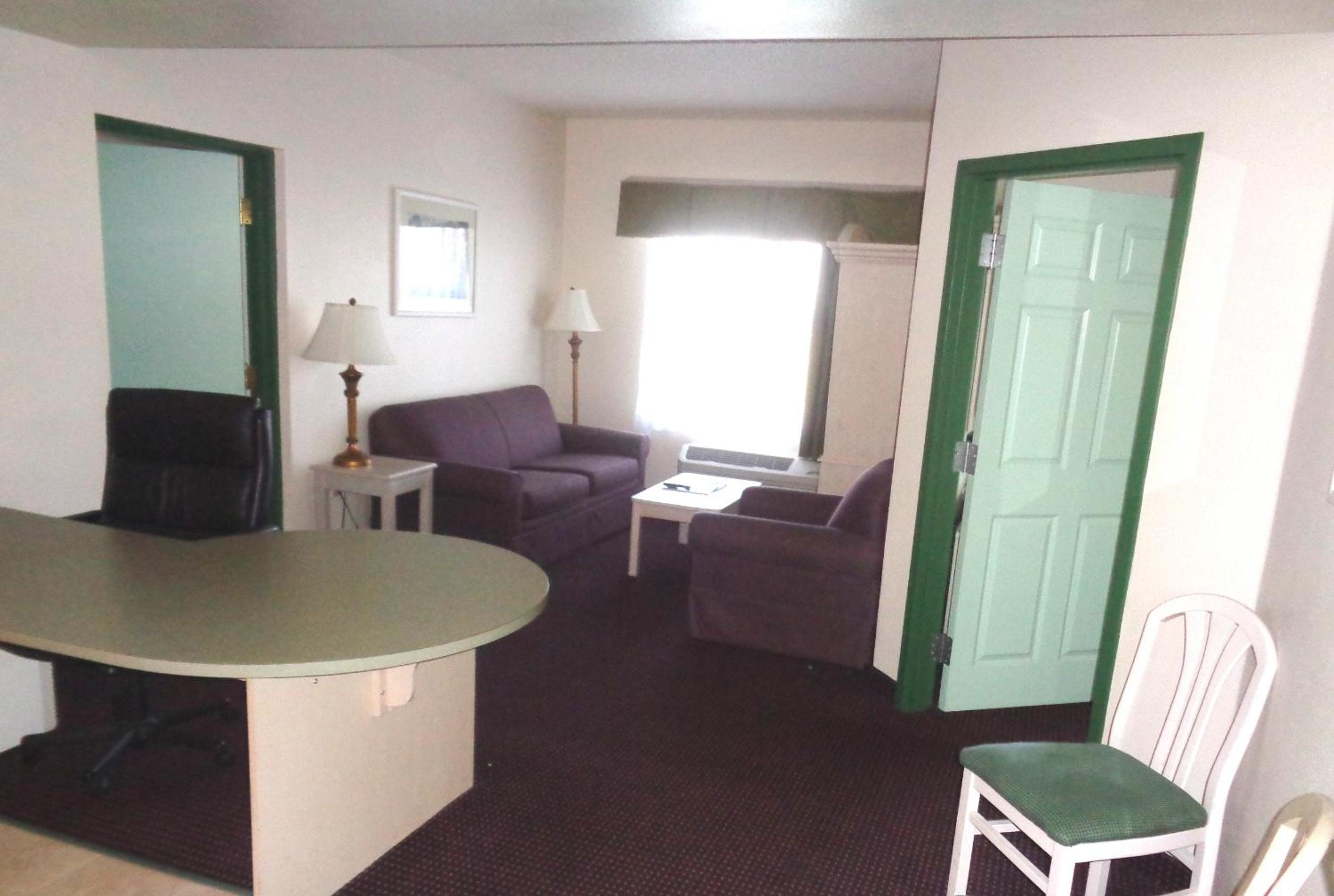One Bedroom Queen Suite - Photo 1