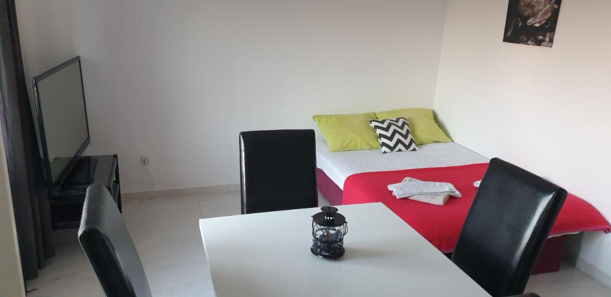 Apartment with Balcony - Photo 8