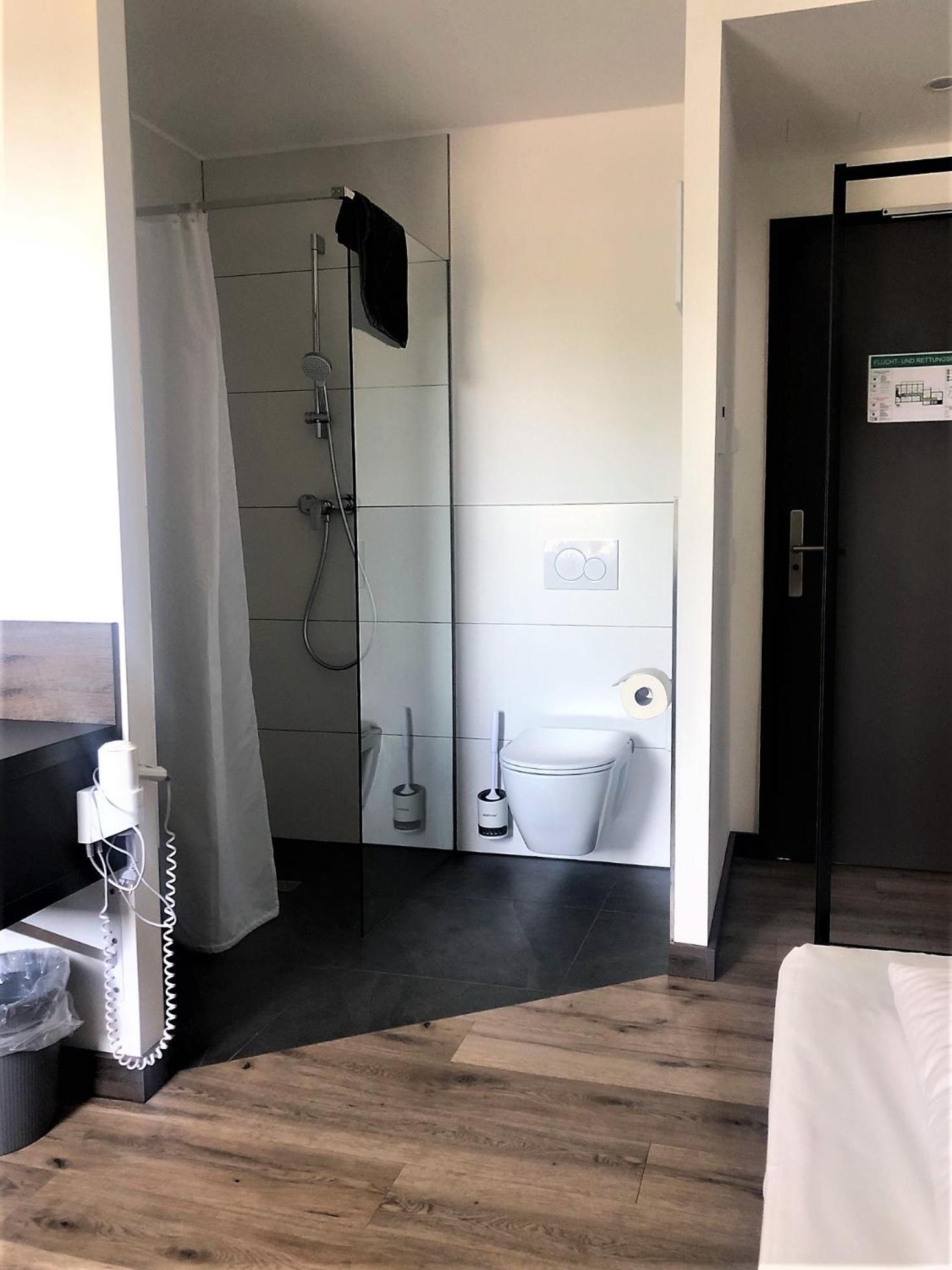Small Single Room photo 2