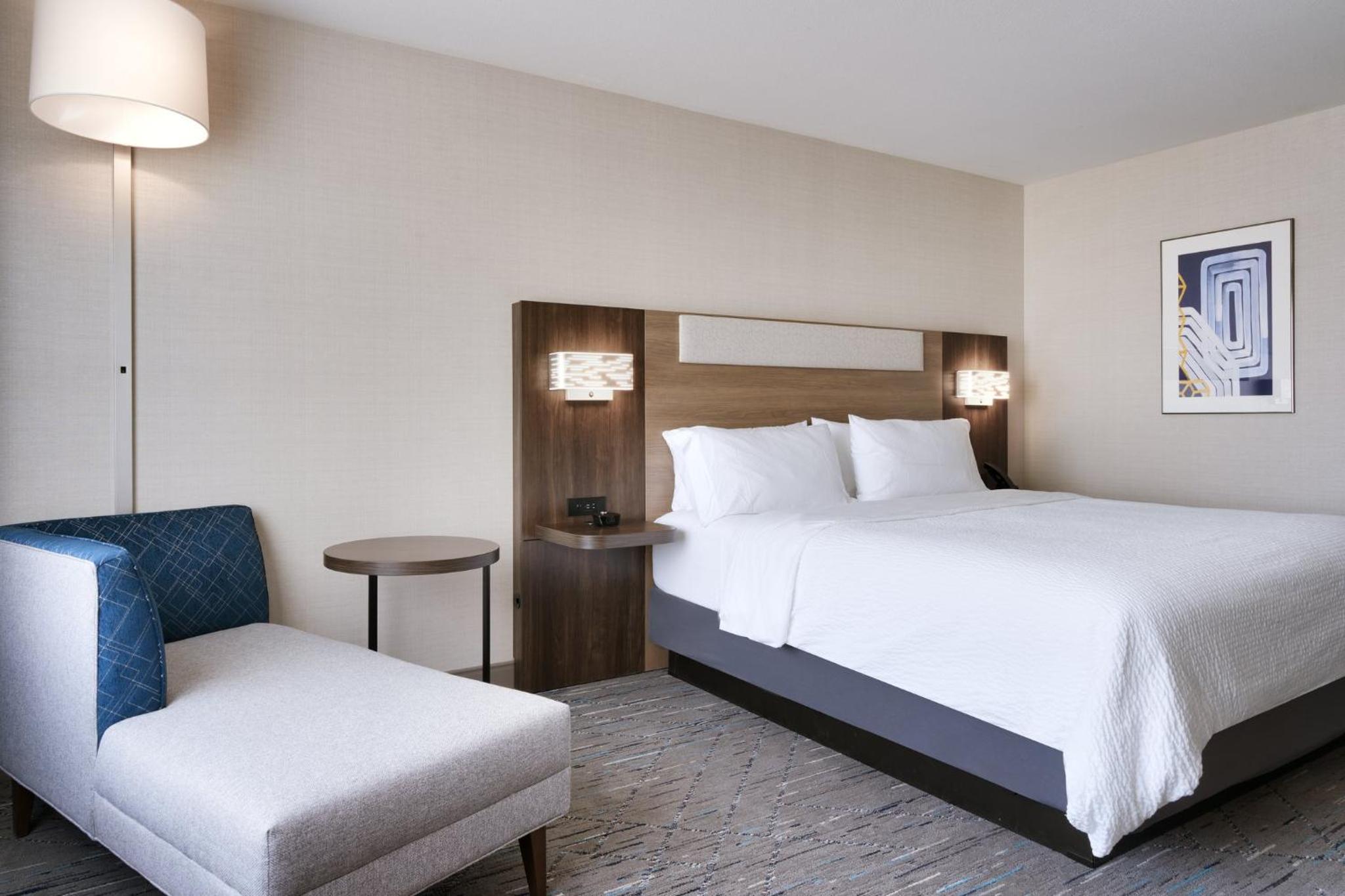 Standard King Room - Photo 3