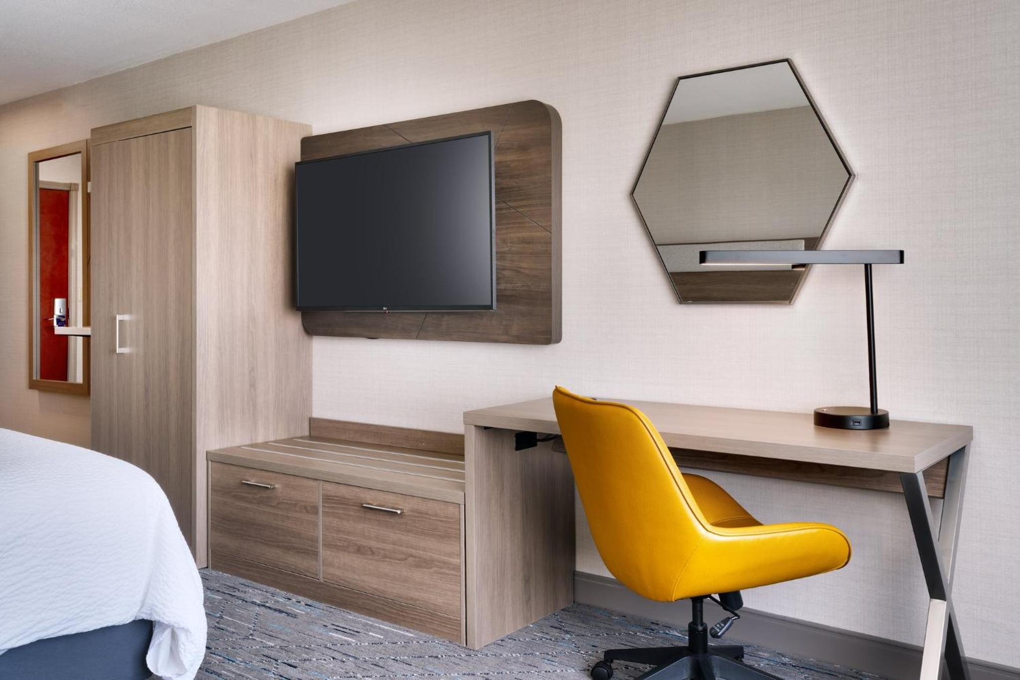 Standard King Room - Photo 7