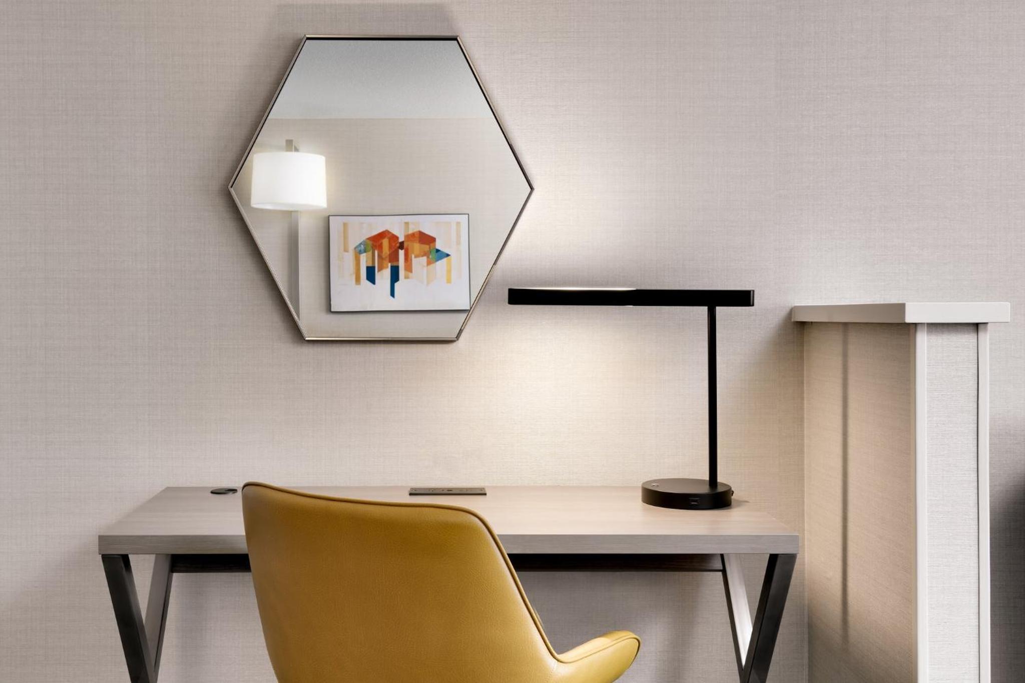 King Suite - Photo 2