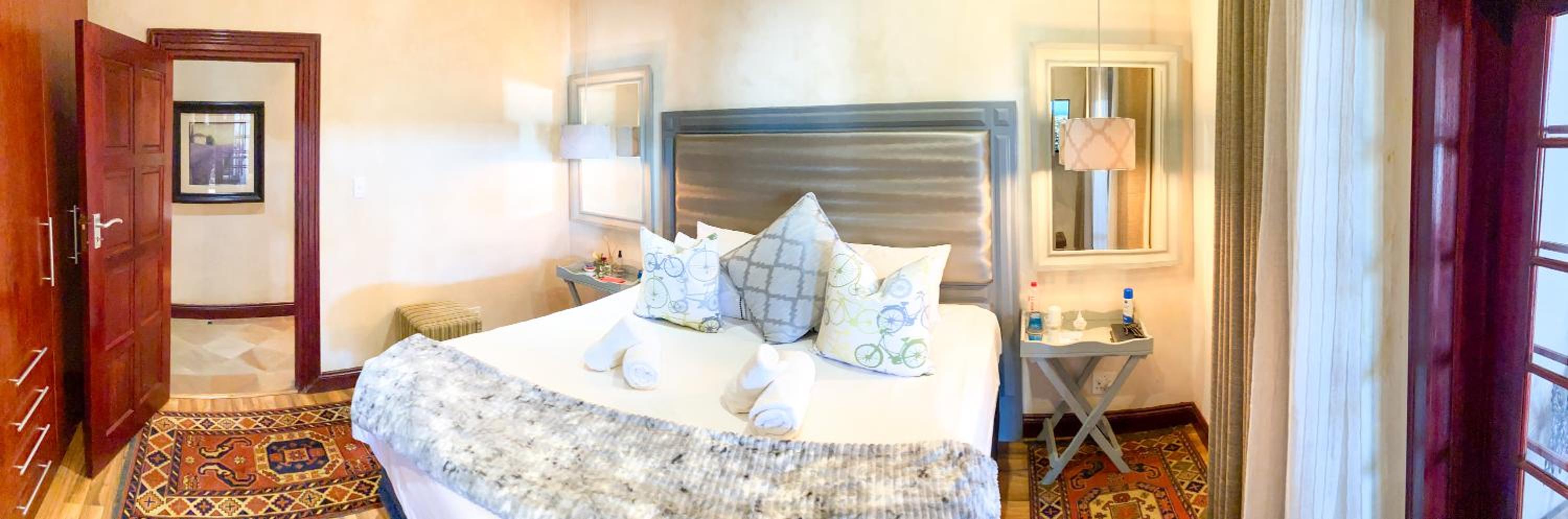 Deluxe King Room photo 2