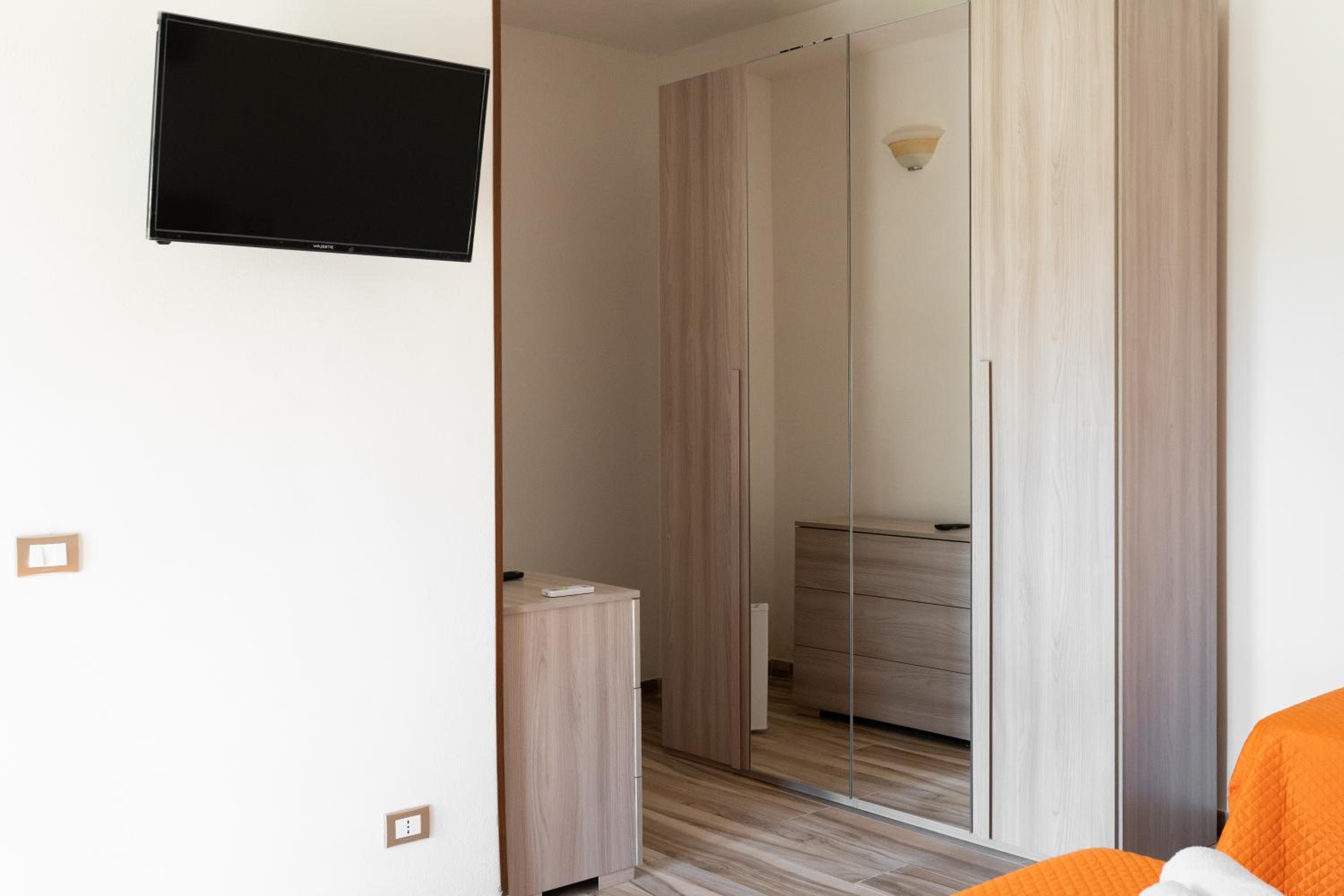 Comfort Triple Room with Shower - Photo 16