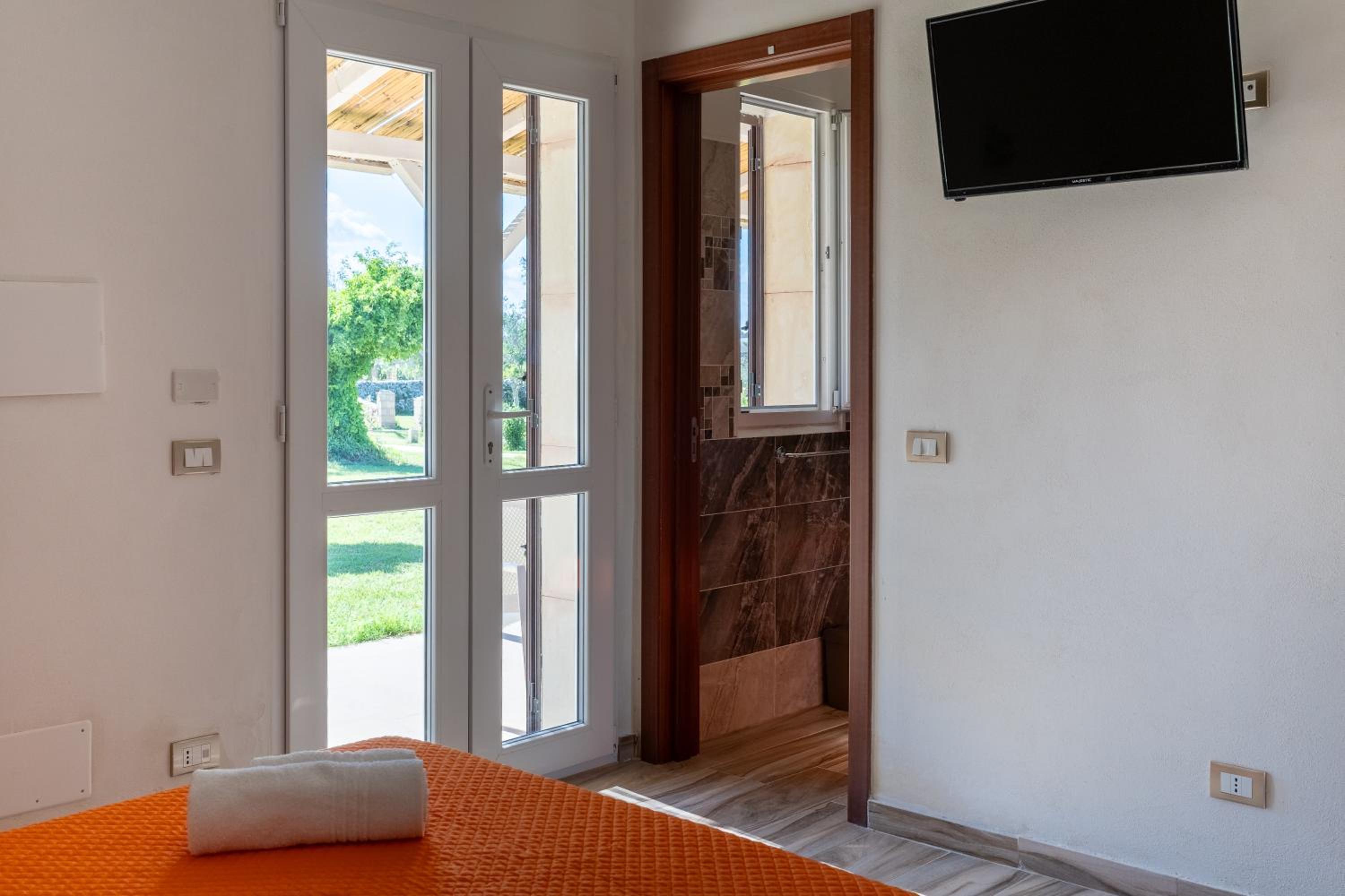 Comfort Triple Room with Shower - Photo 17
