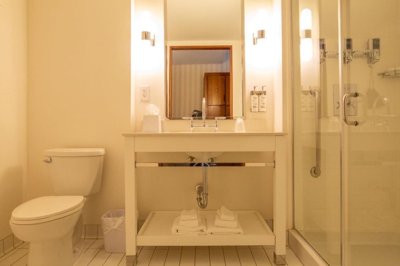 Standard King Room - Photo 2