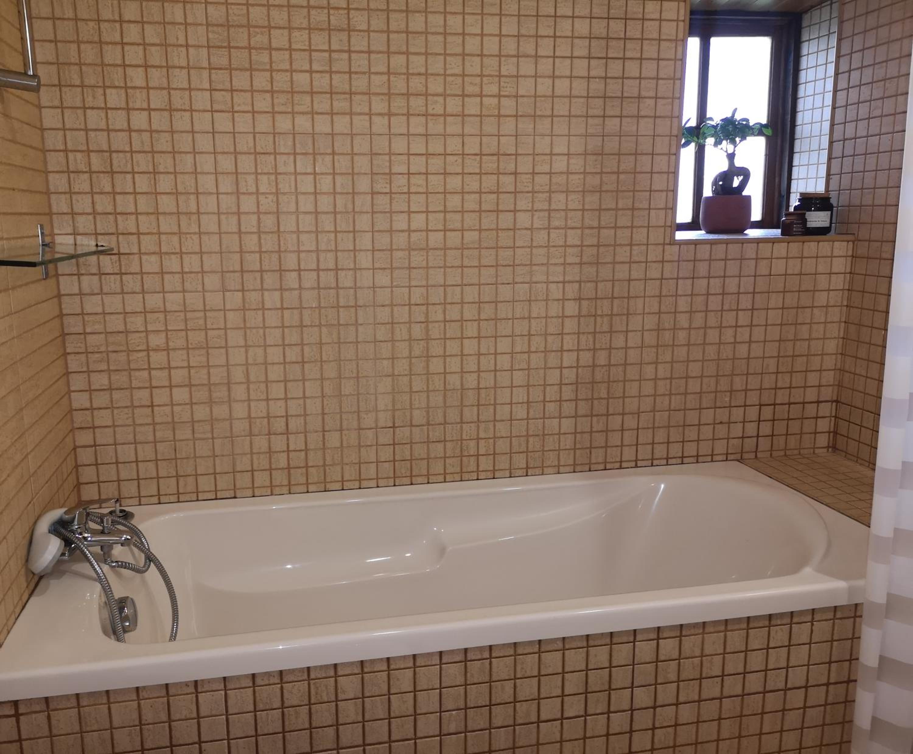 Two-Bedroom House - Photo 24