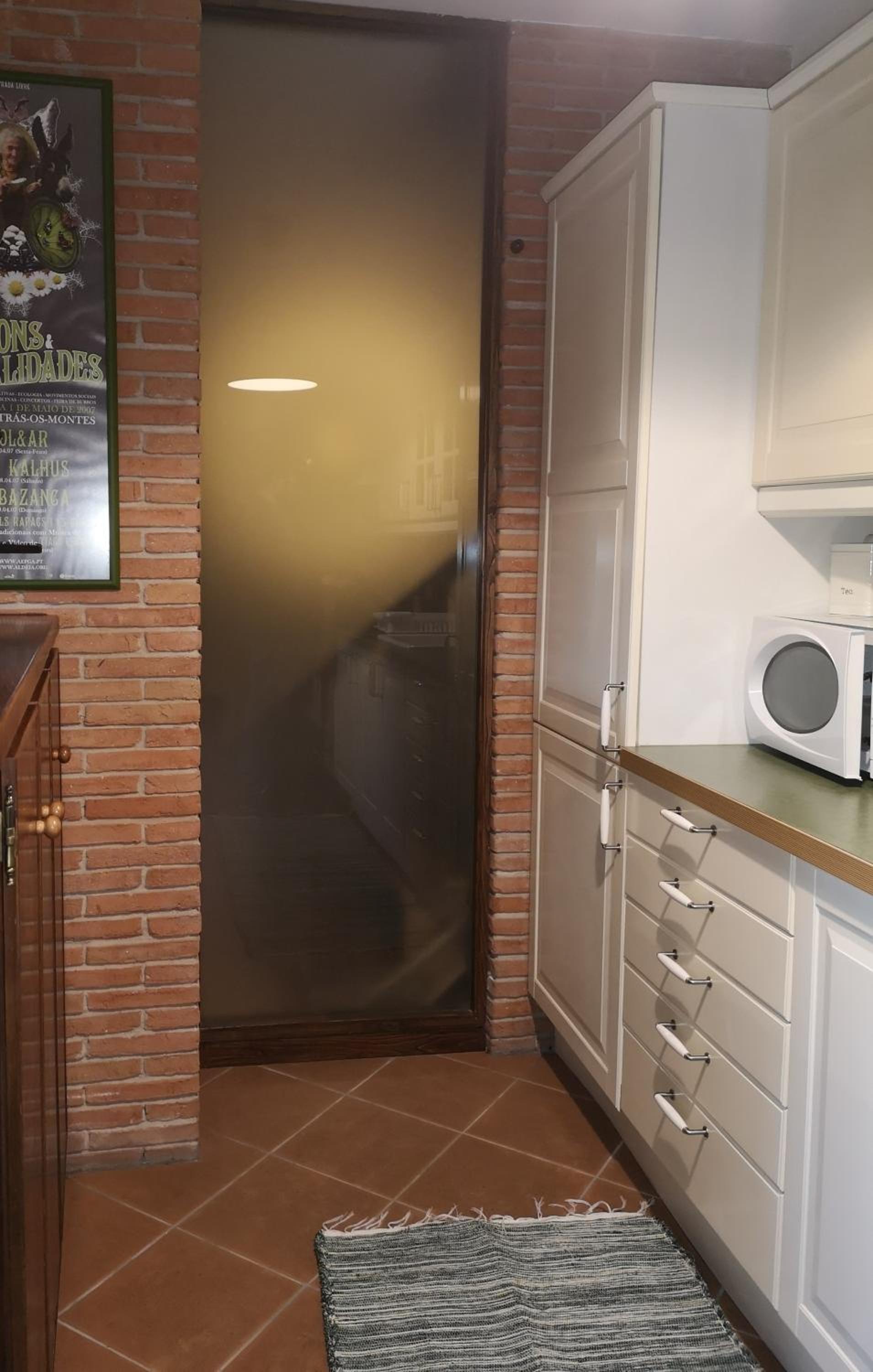Two-Bedroom House - Photo 2