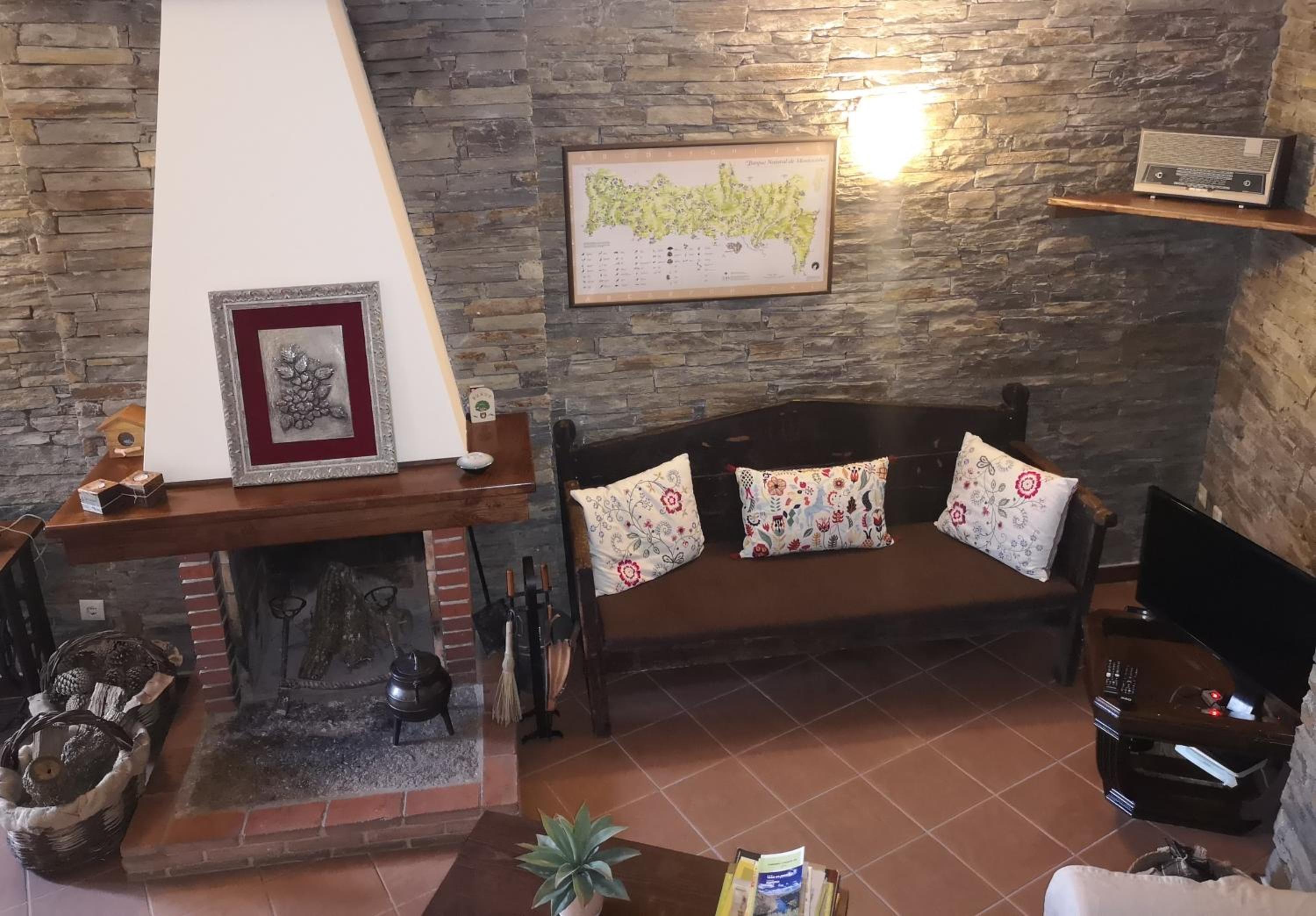 Two-Bedroom House - Photo 4