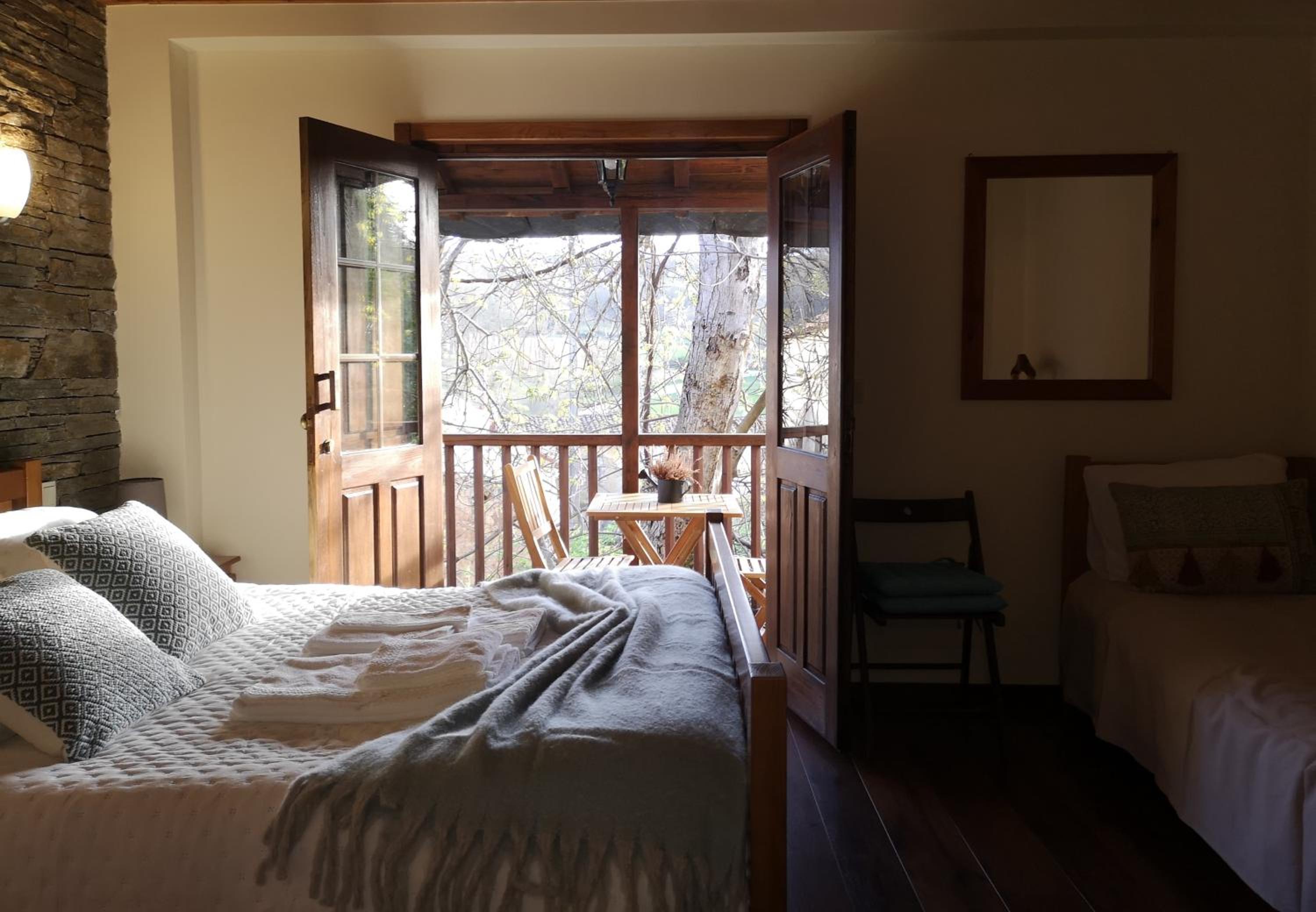 Two-Bedroom House - Photo 10