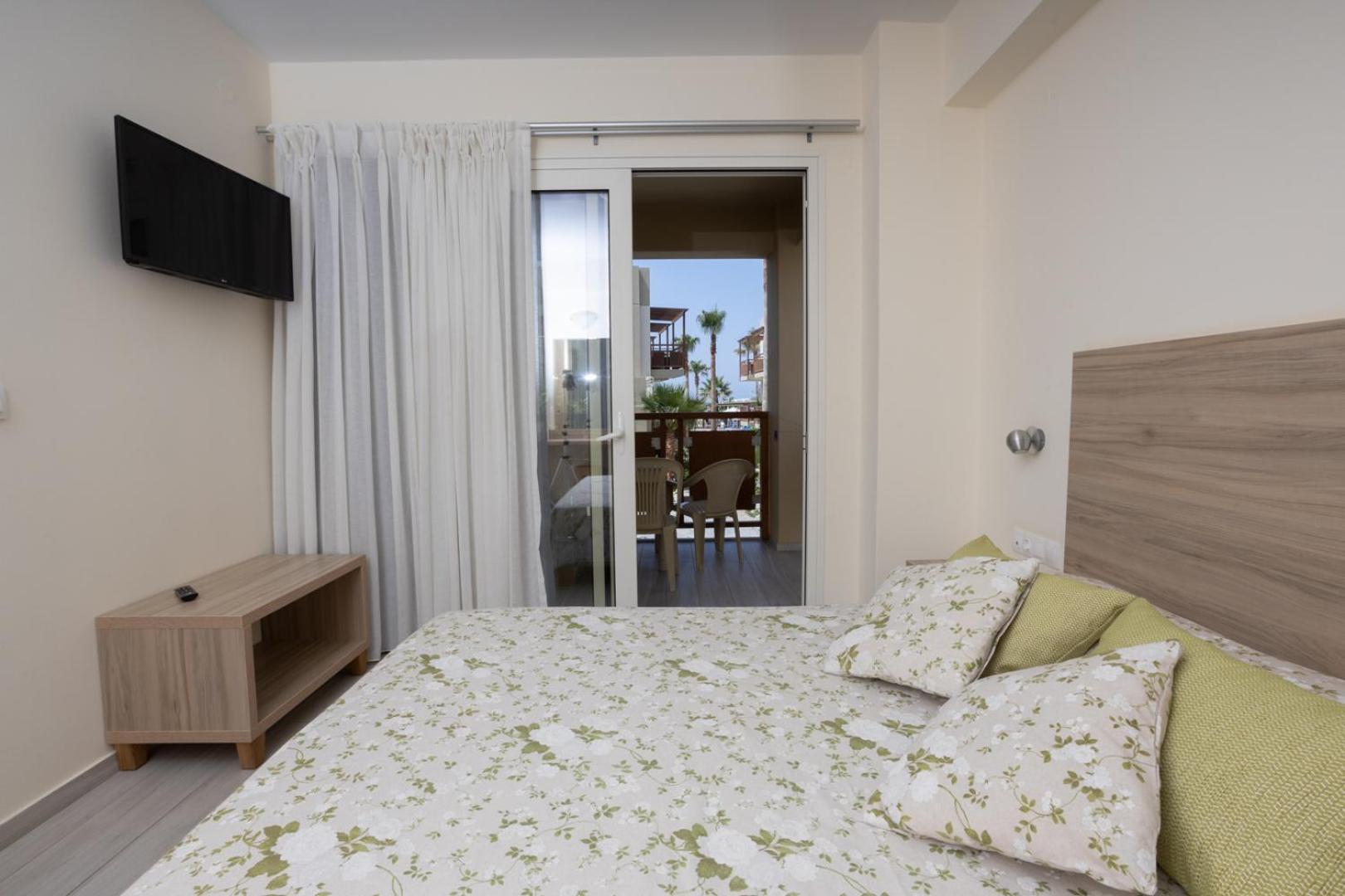 One-Bedroom Apartment with Side Sea View - Photo 19