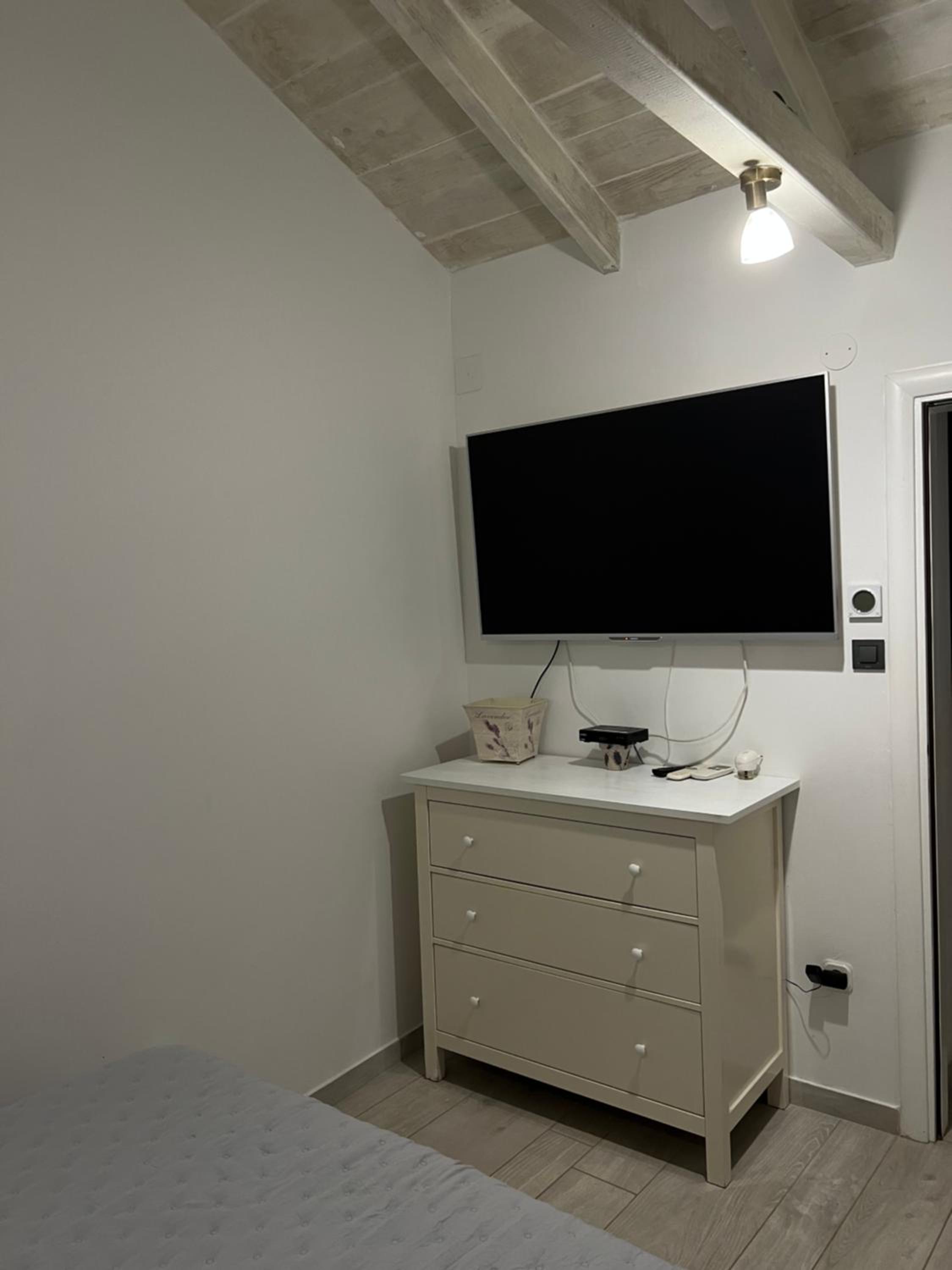 One-Bedroom Apartment - Photo 12