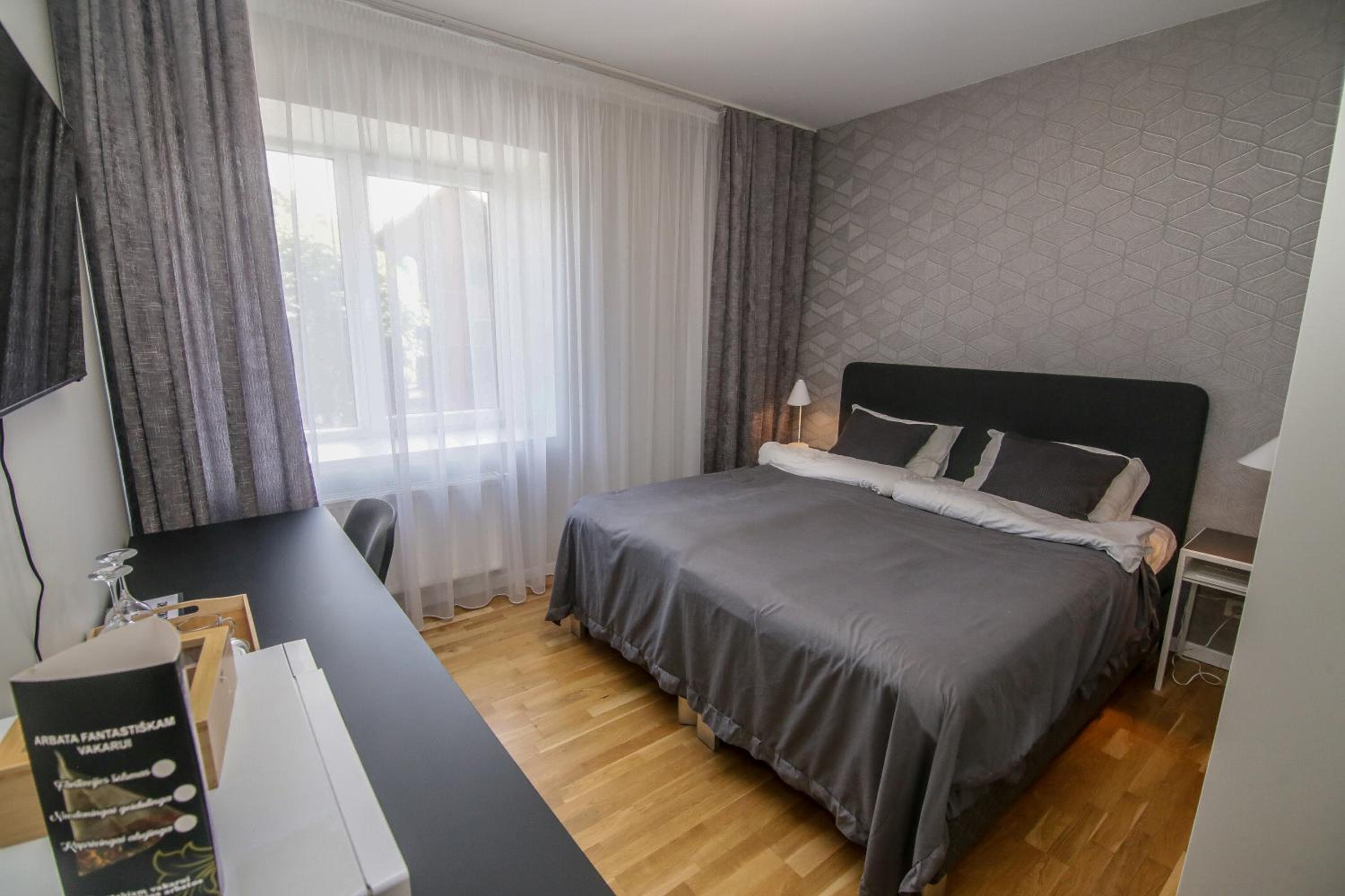 Deluxe Double Room (2 Adults + 1 Child) - Photo 1