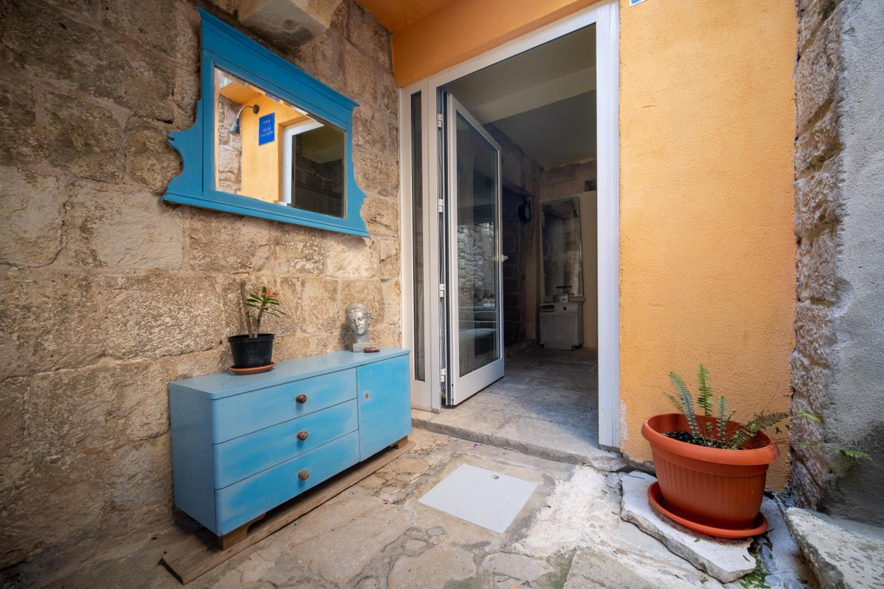 Studio with Terrace photo 2