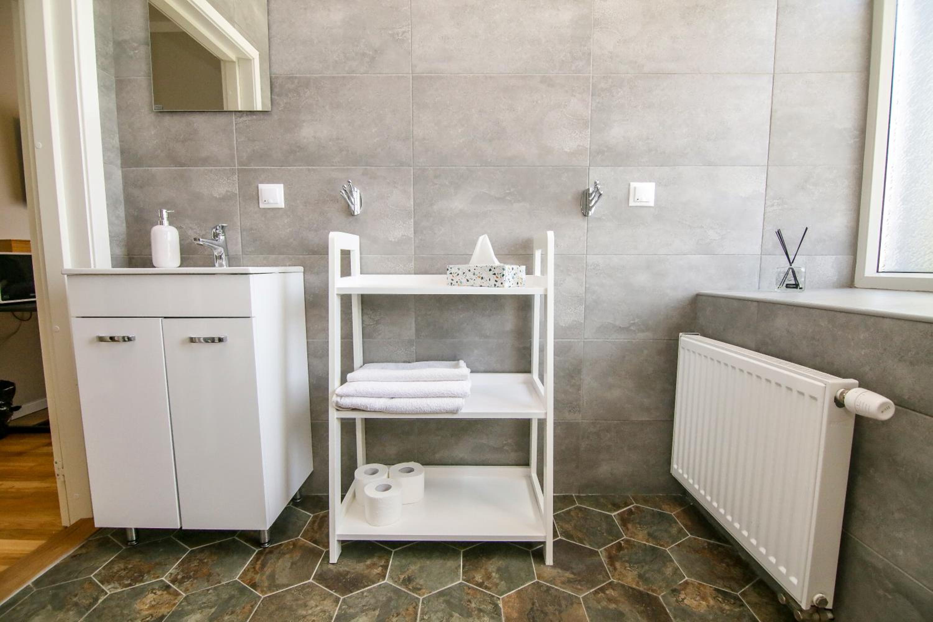 Deluxe Double Room (2 Adults + 1 Child) - Photo 5
