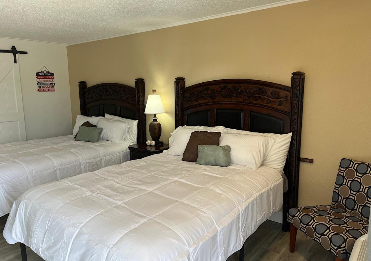 Standard Queen Room