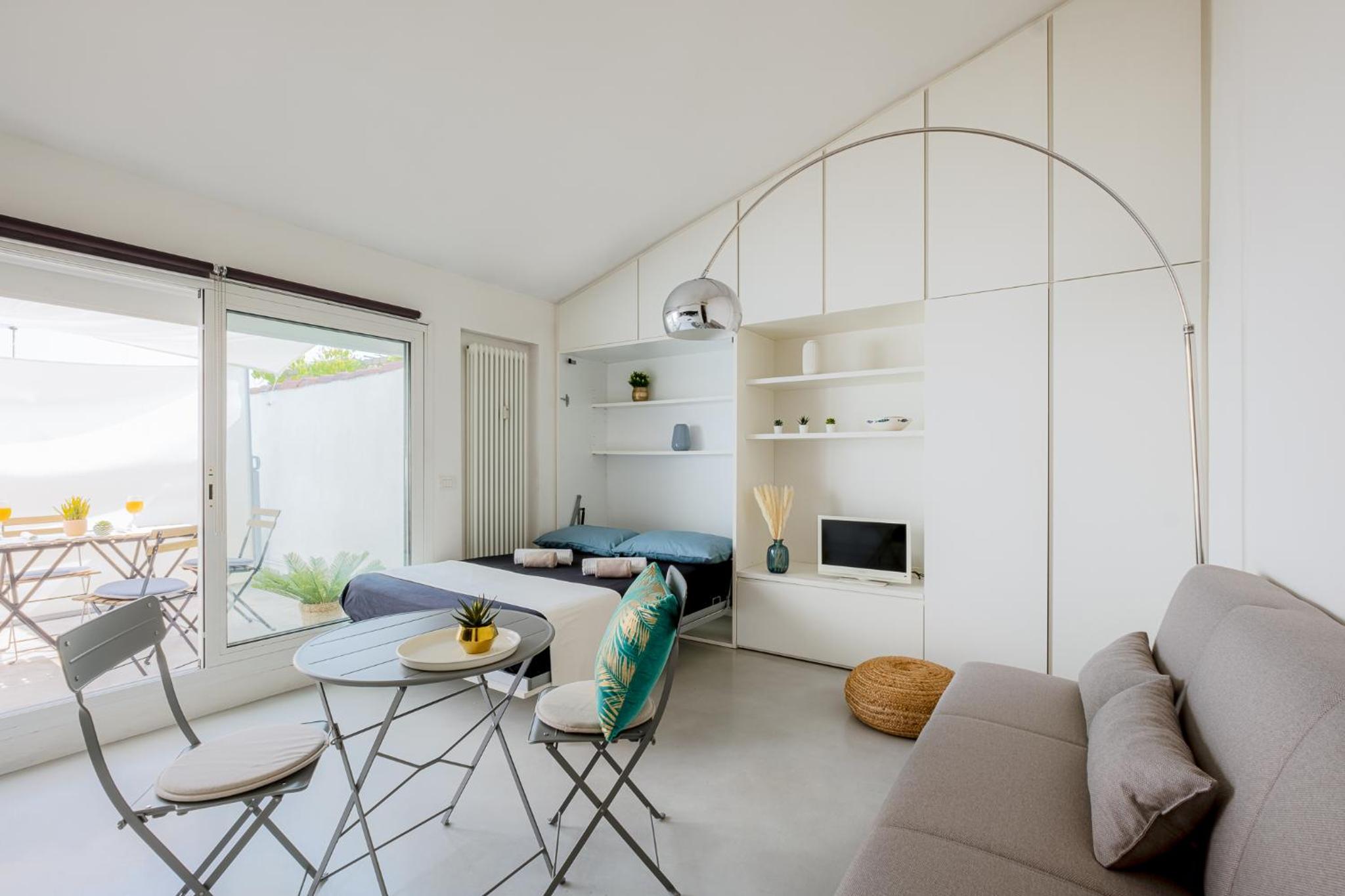 One-Bedroom Apartment