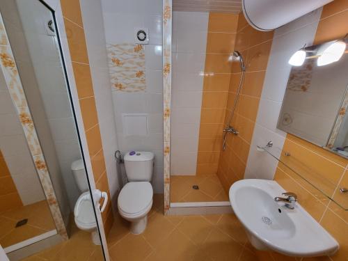 Quadruple Room with Balcony photo 3