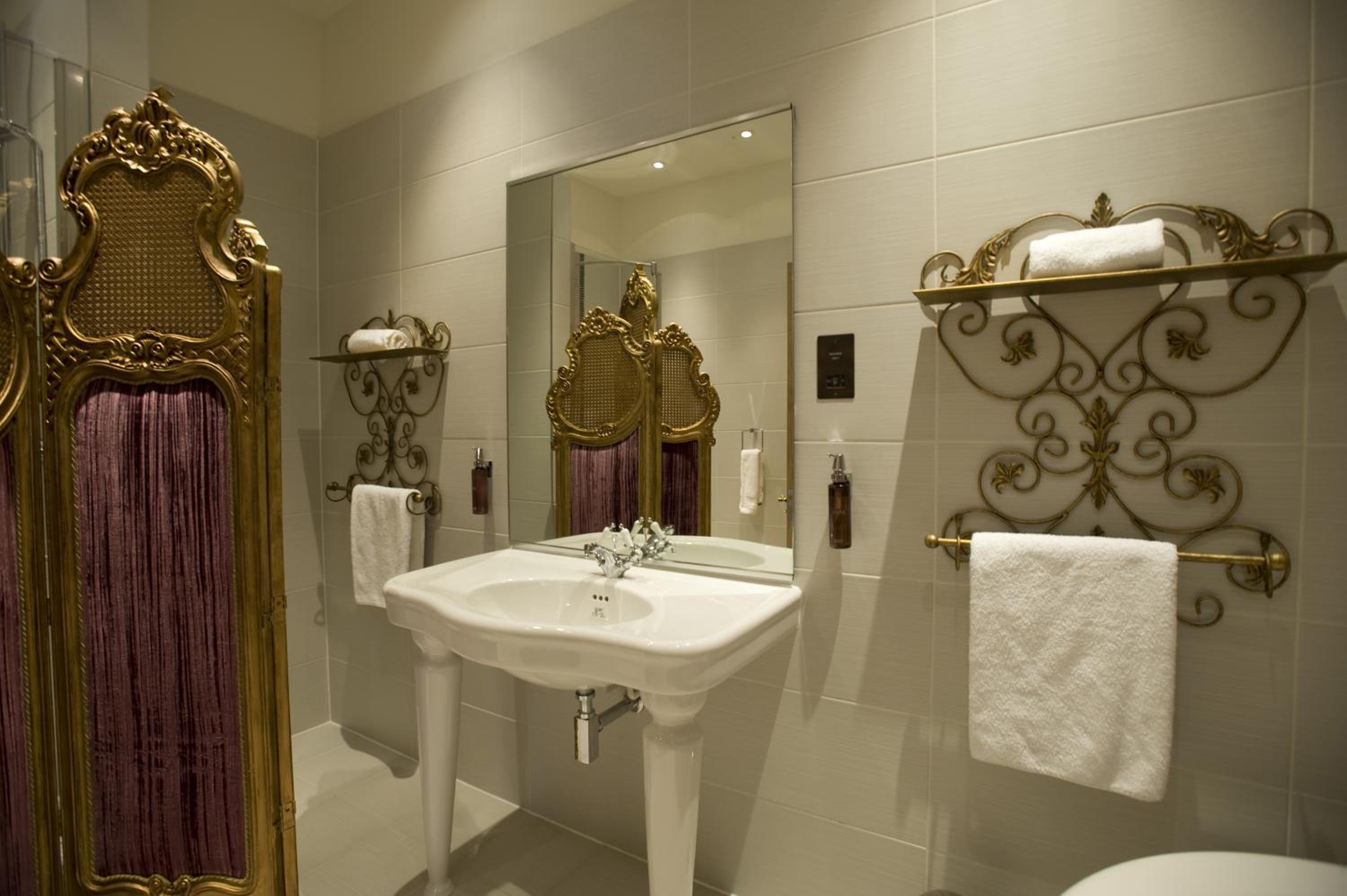Suite - Photo 5