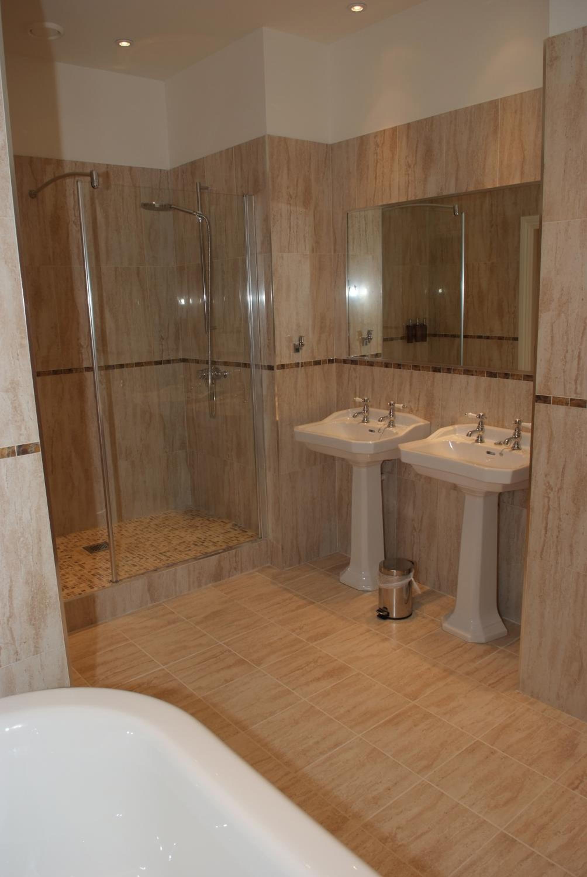 Suite - Photo 10