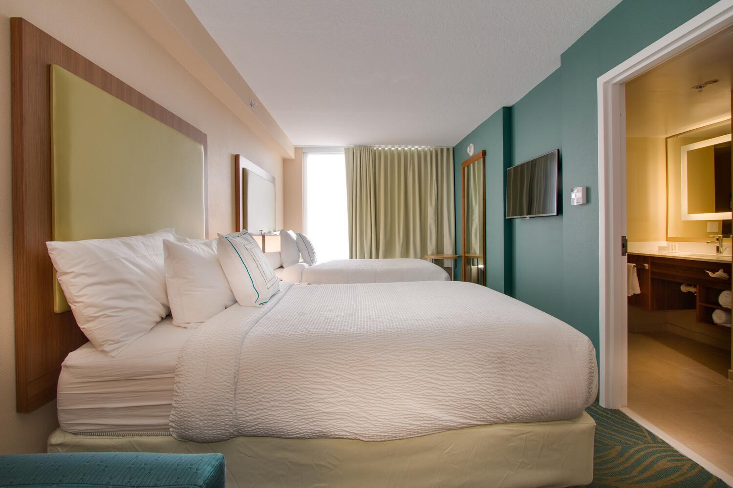 Suite with Two Double Beds and Sofa Bed - Photo 6