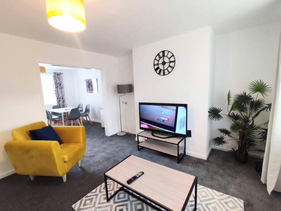 Three-Bedroom Apartment photo 1