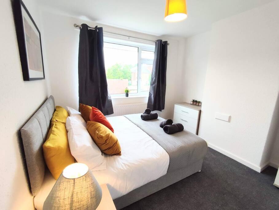Three-Bedroom Apartment photo 2