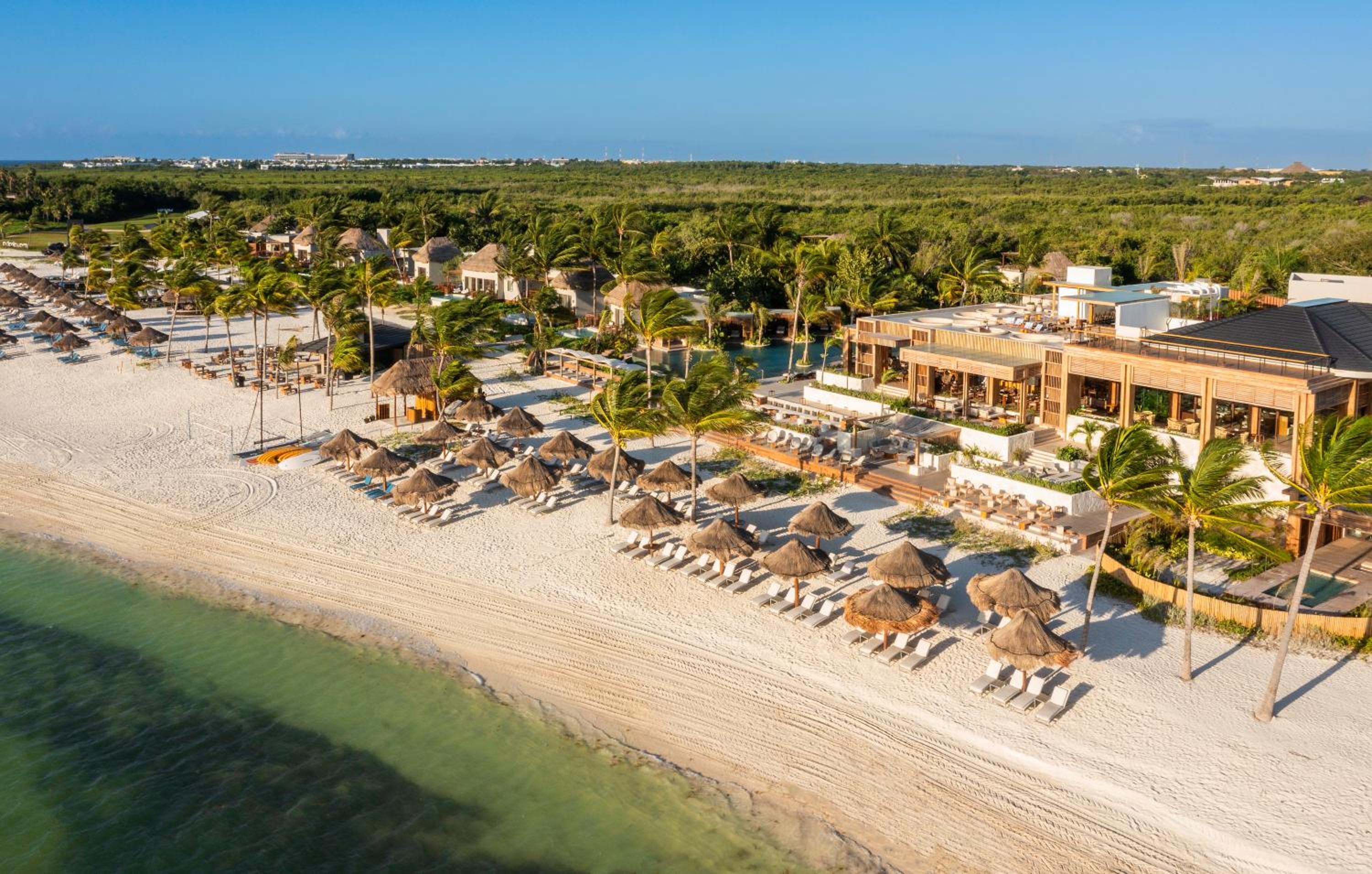 Beach Front Casita with Two Queen Beds and Private Stairway to the Beach – Butler Service
