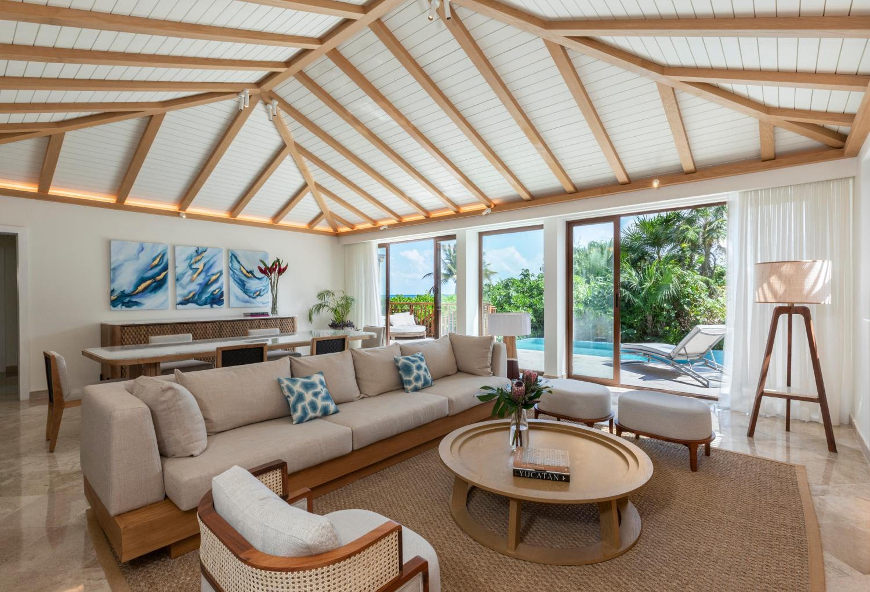Camaleon Presidential King Suite with Two Queen Beds and Infinity Pool – On the Beach