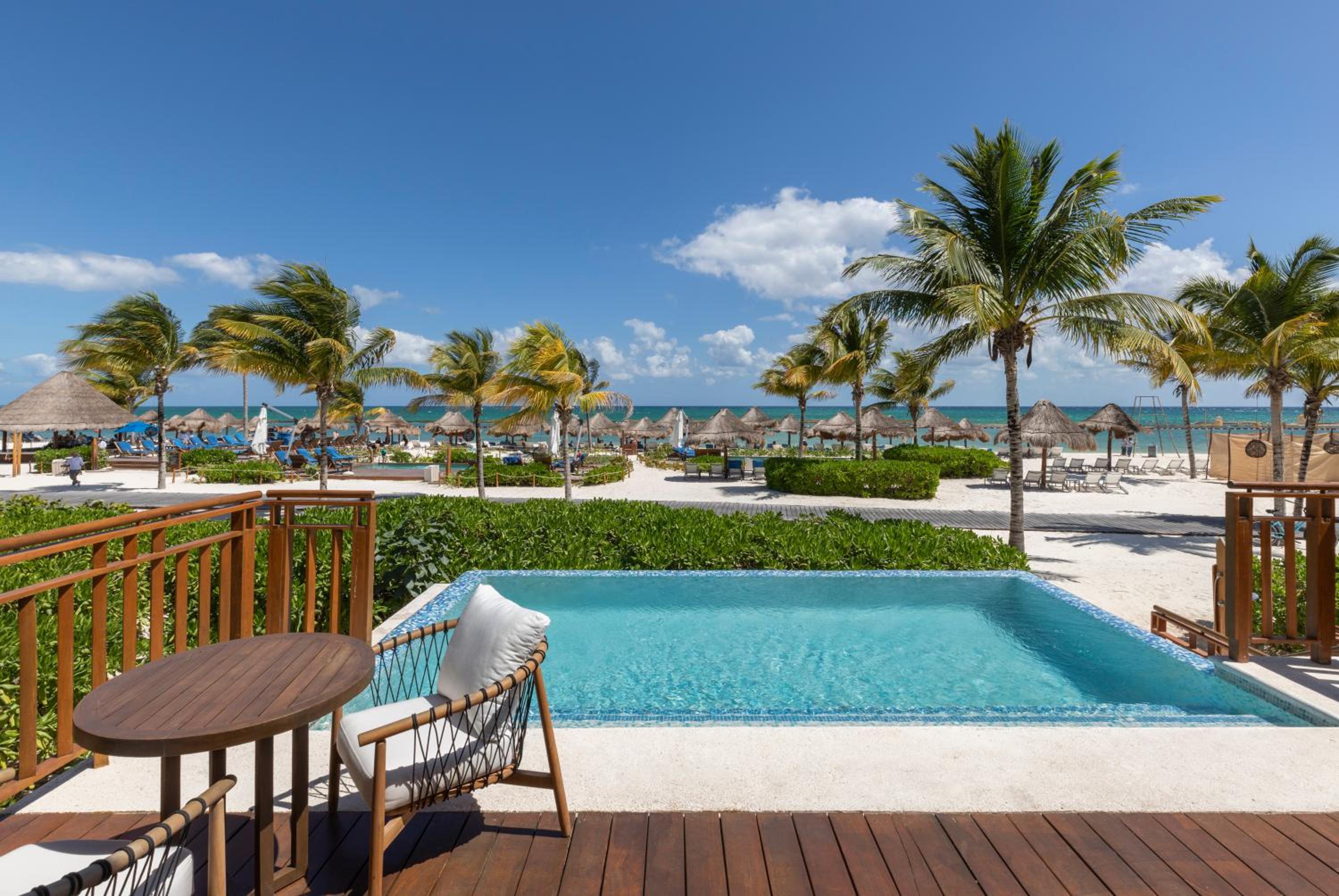 Beach Front King Suite with Infinity Pool and Butler Service