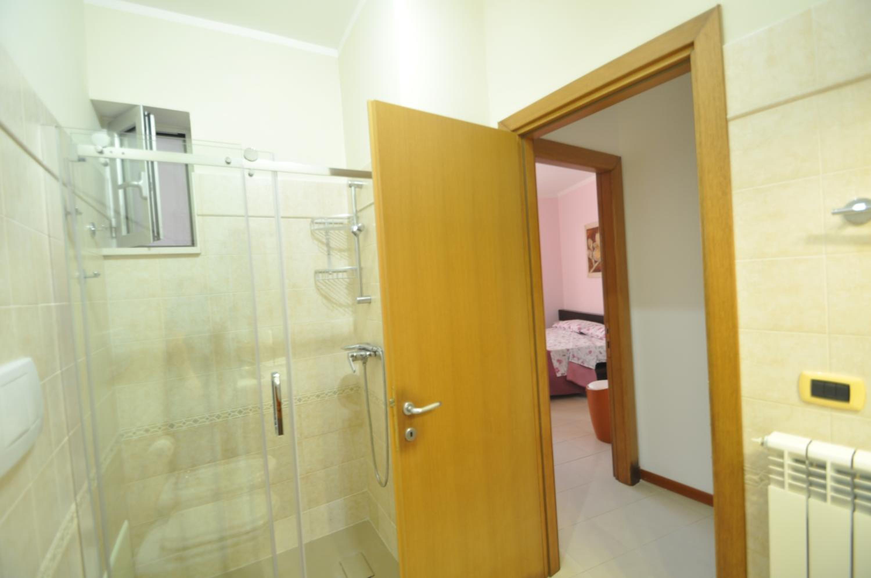 One-Bedroom Apartment photo 3