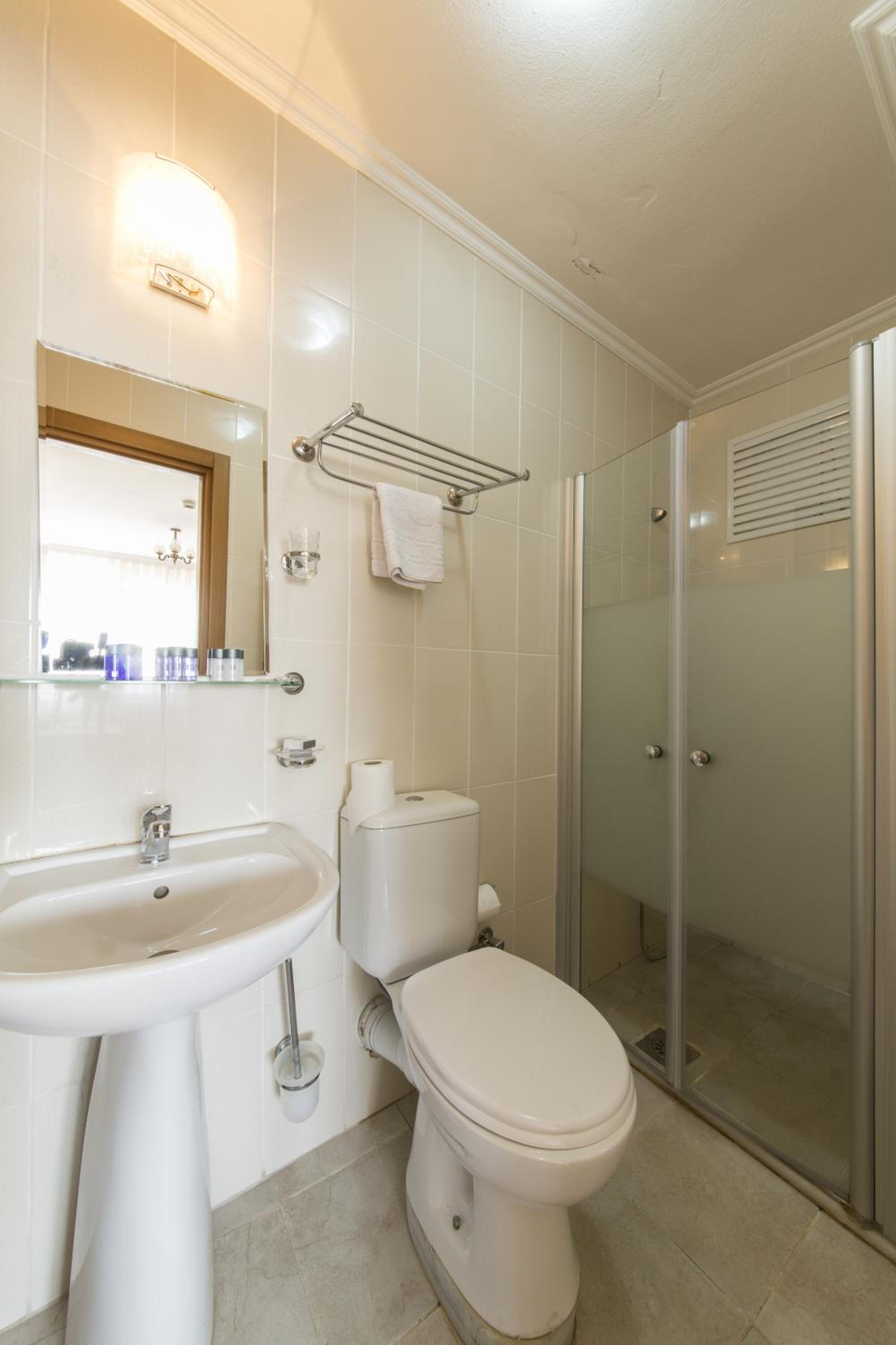 Standard Triple Room photo 2