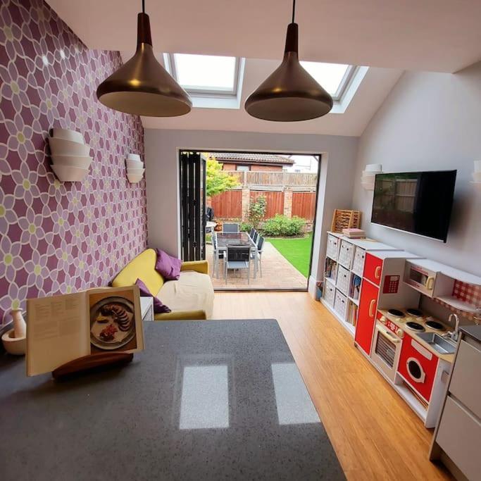 Three-Bedroom House photo 3