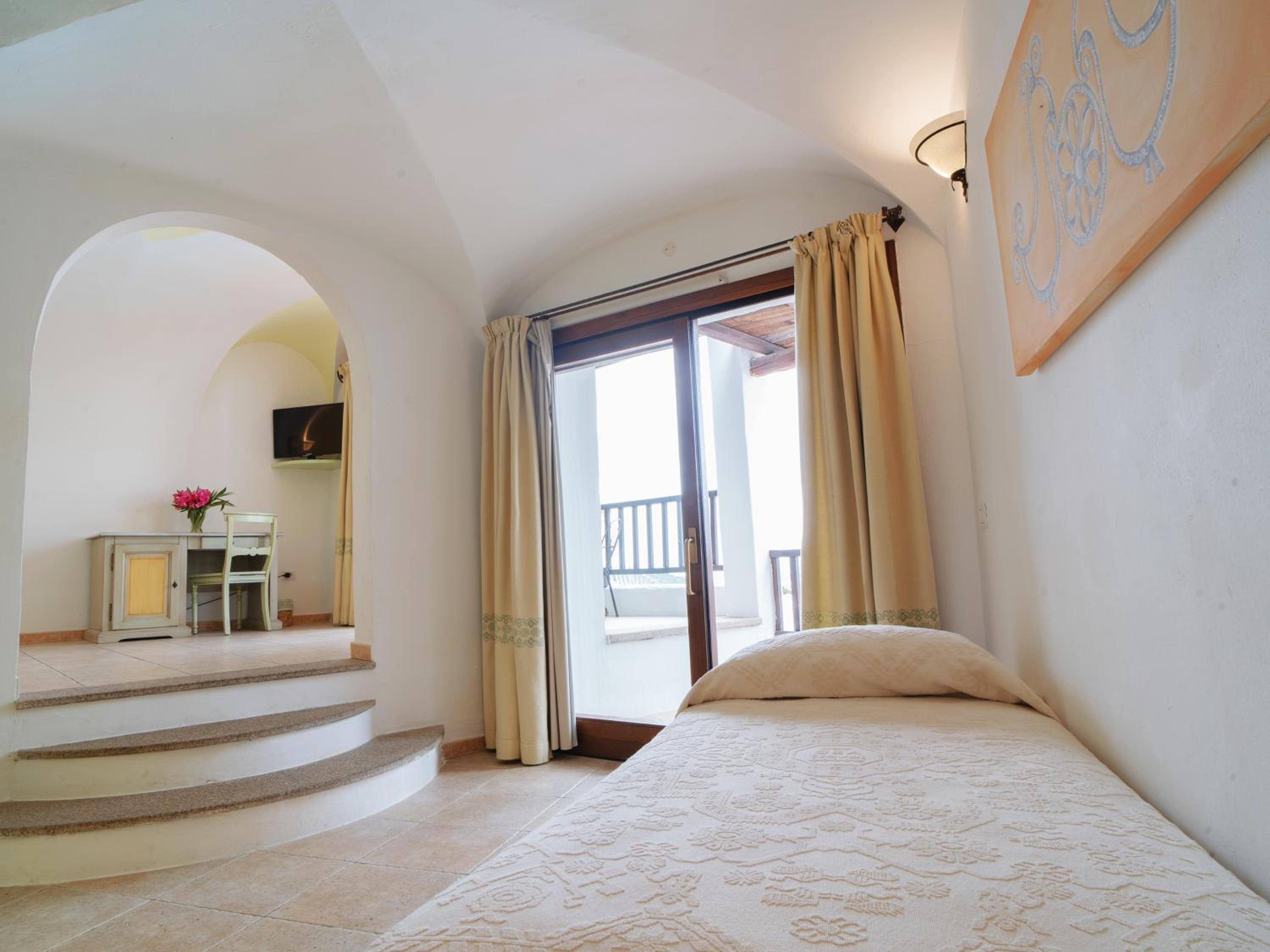 Deluxe King Room - Photo 1