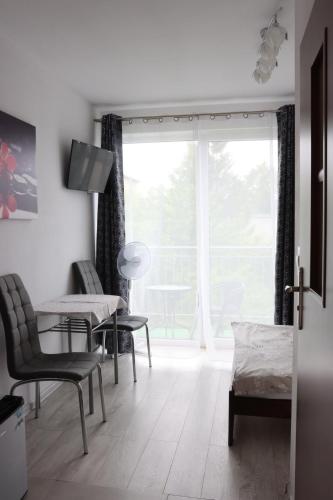 Double Room with Private Bathroom and Balcony photo 1