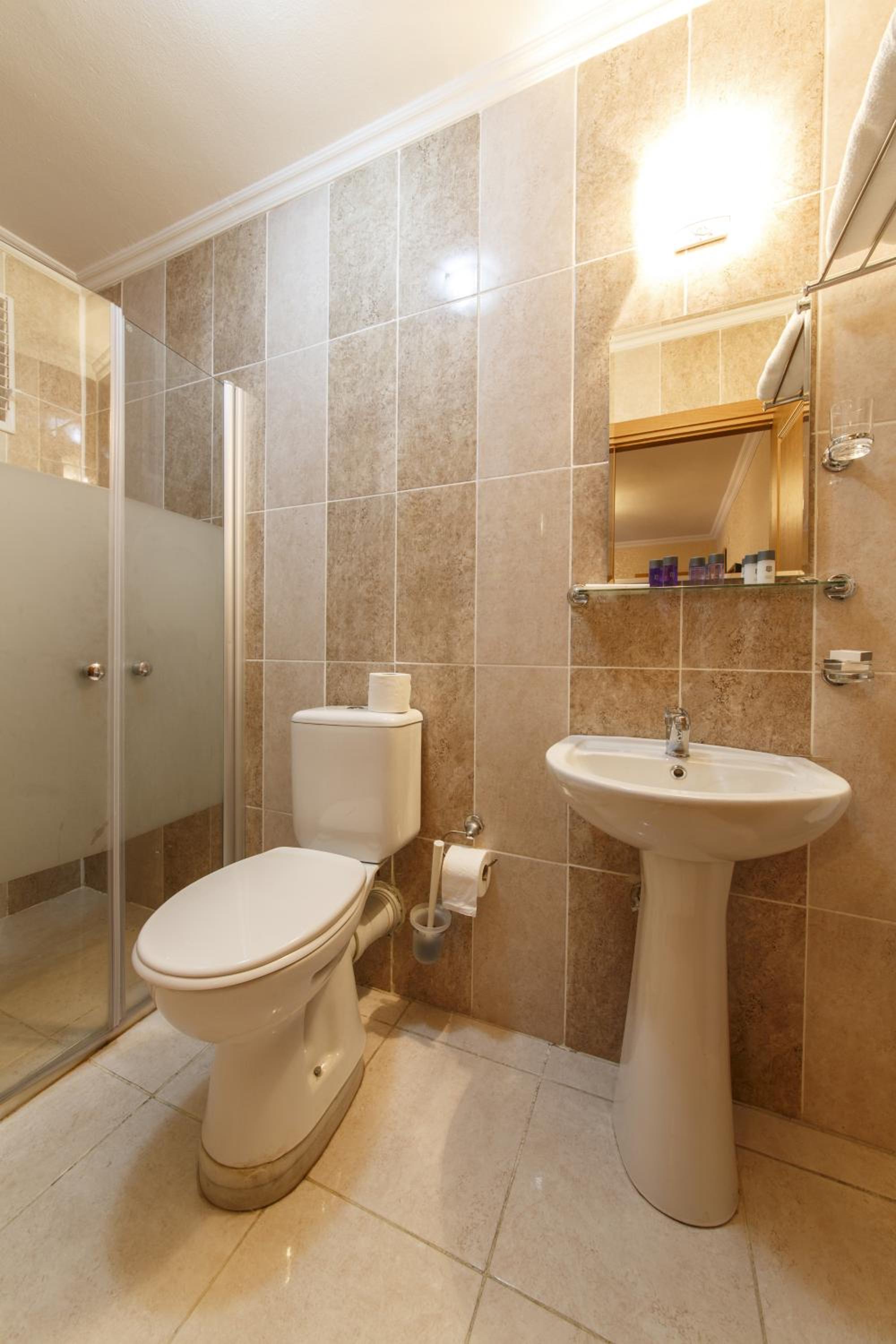 Economy Double Or Twin Room photo 2