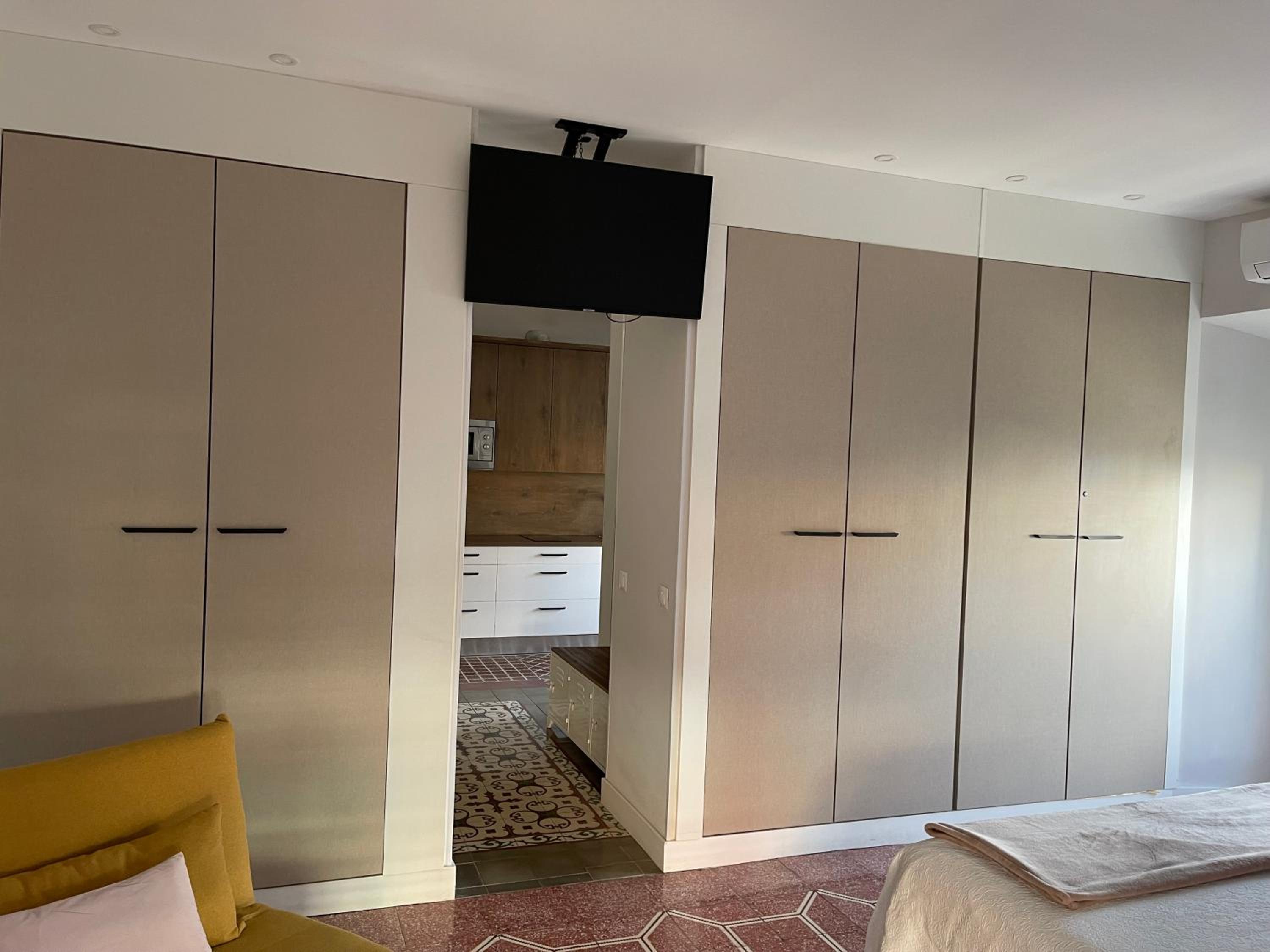 One-Bedroom Apartment photo 2