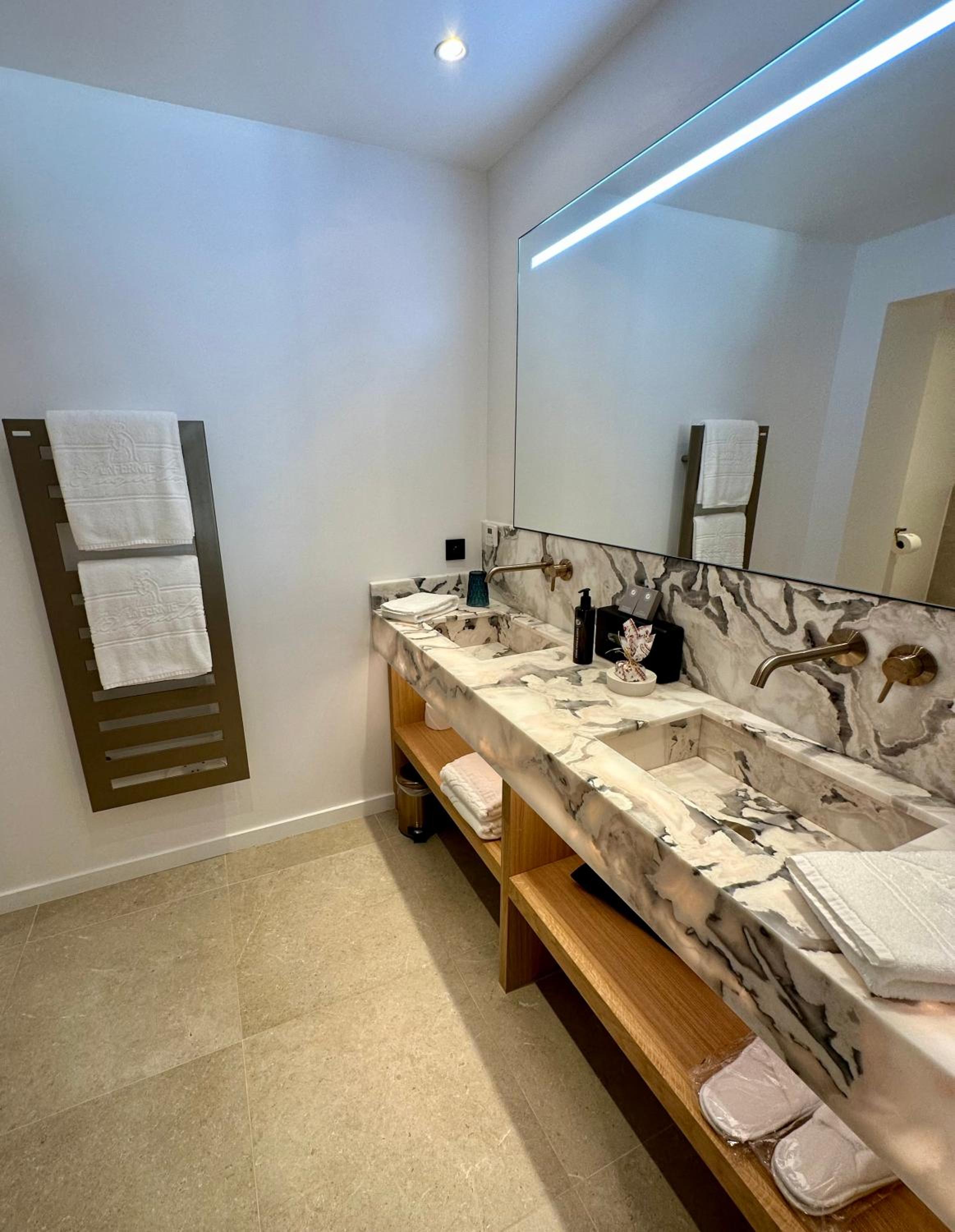 Superior Room - Photo 10