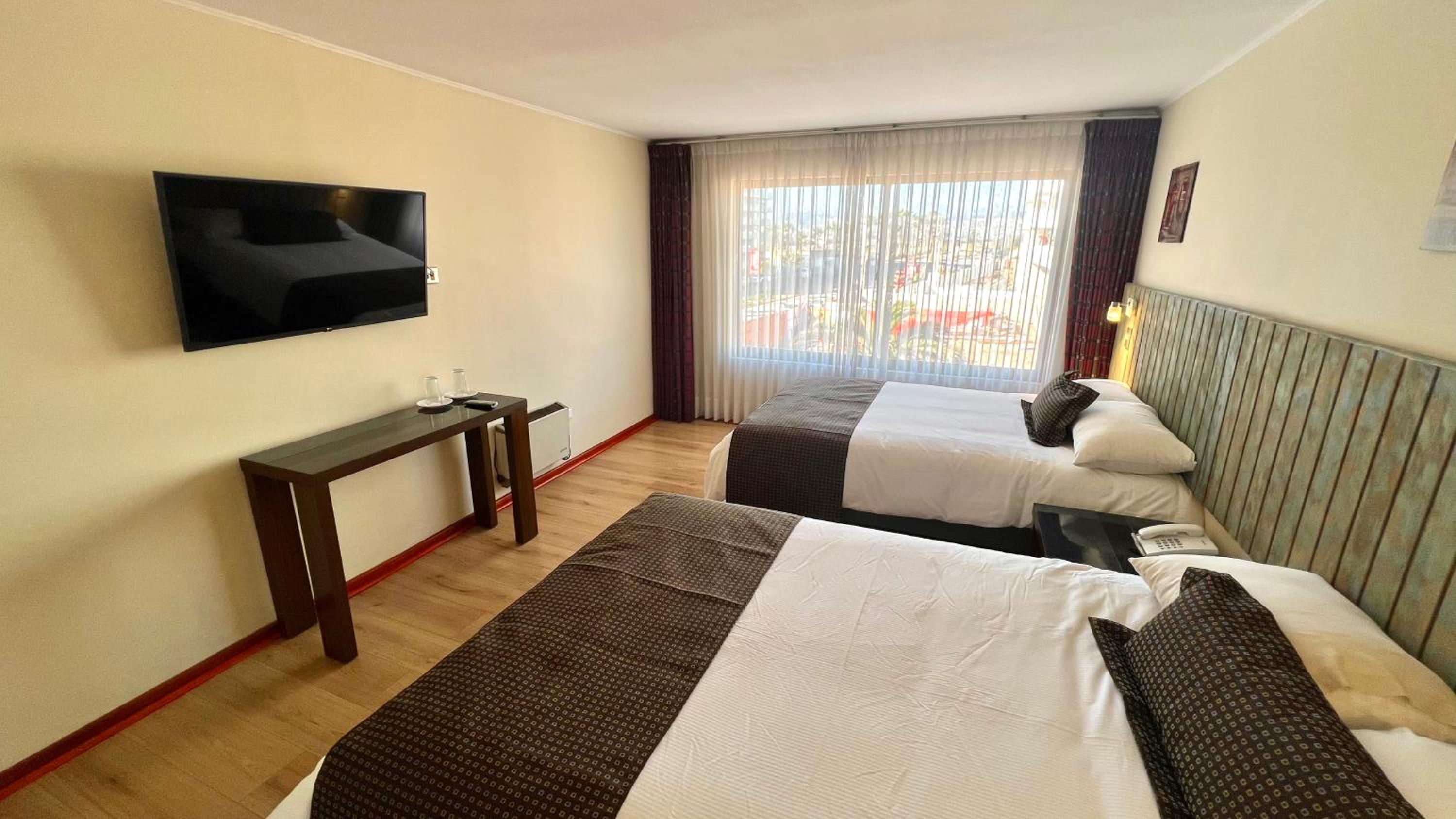 Superior Twin Room with City View photo 2